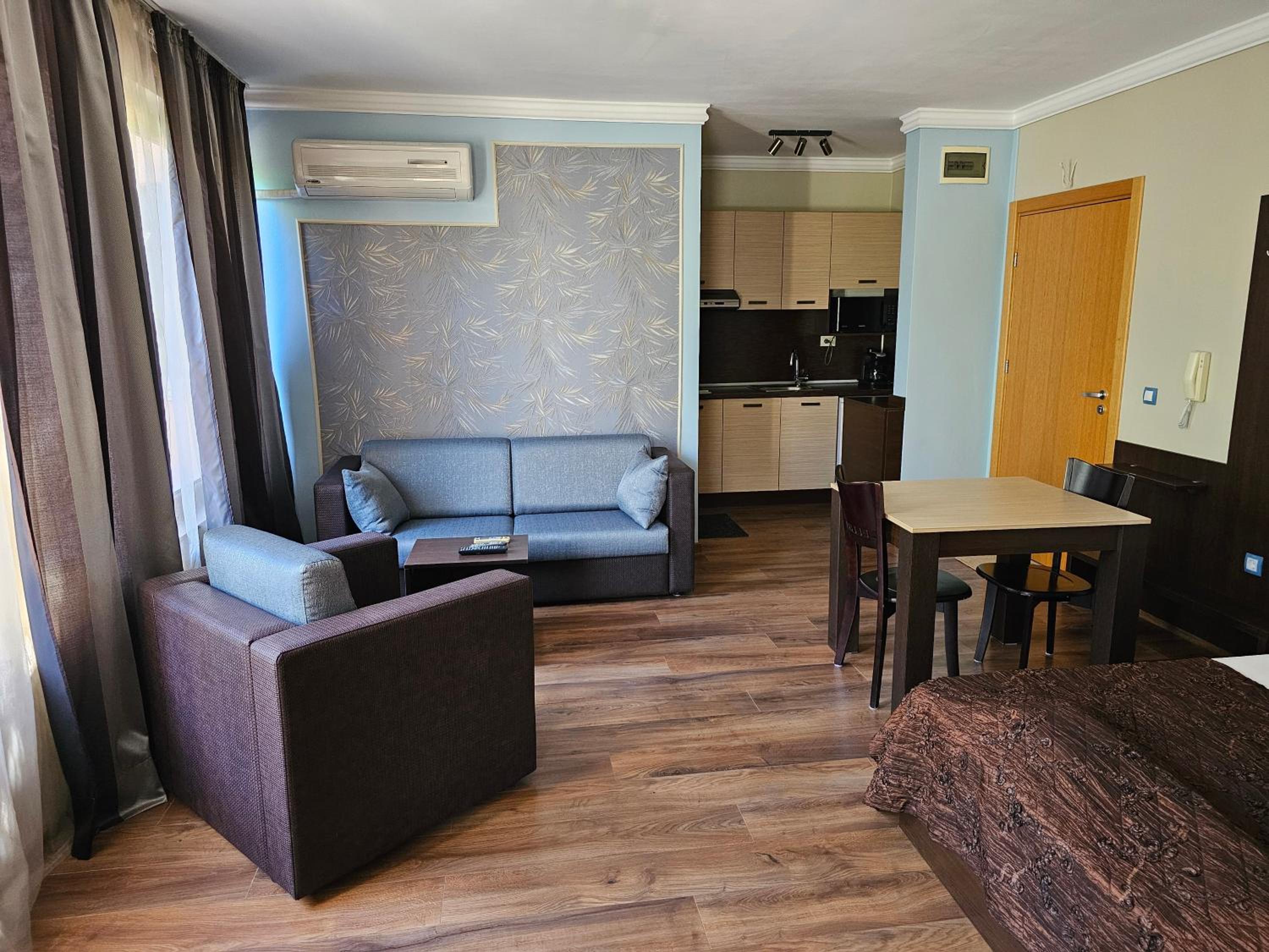 Cosy Studio 9