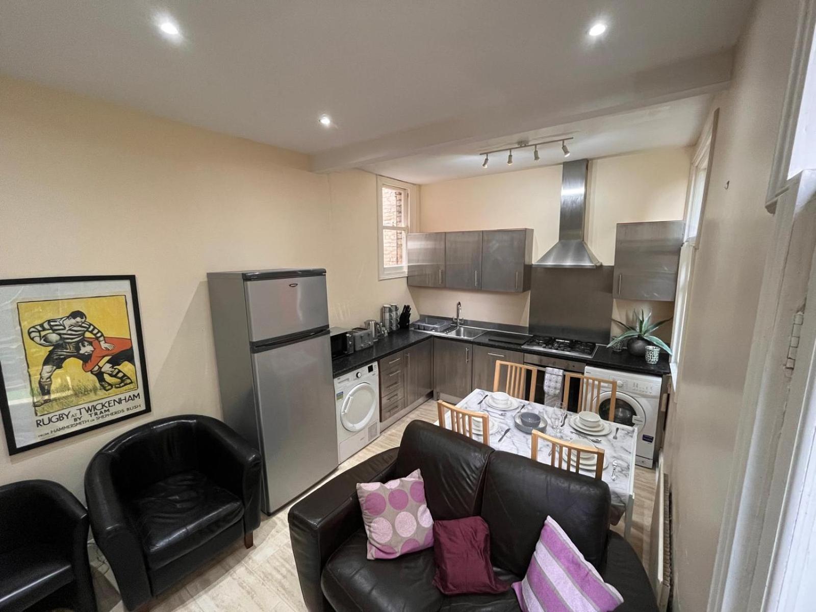 4 bedroom apartment ground floor for up to 7 guests