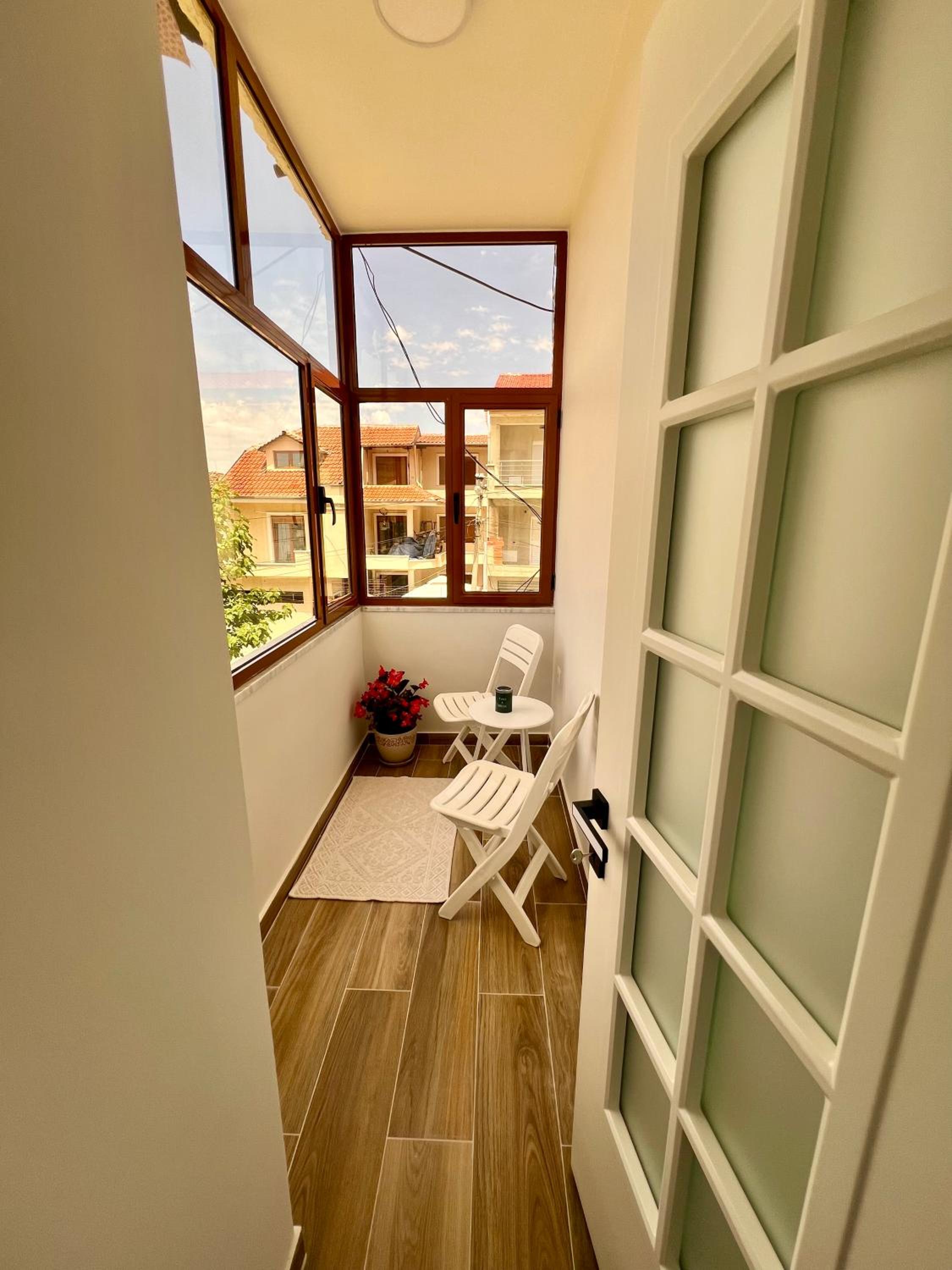 Modern ArtDeco Apartment Korca CityCenter 2