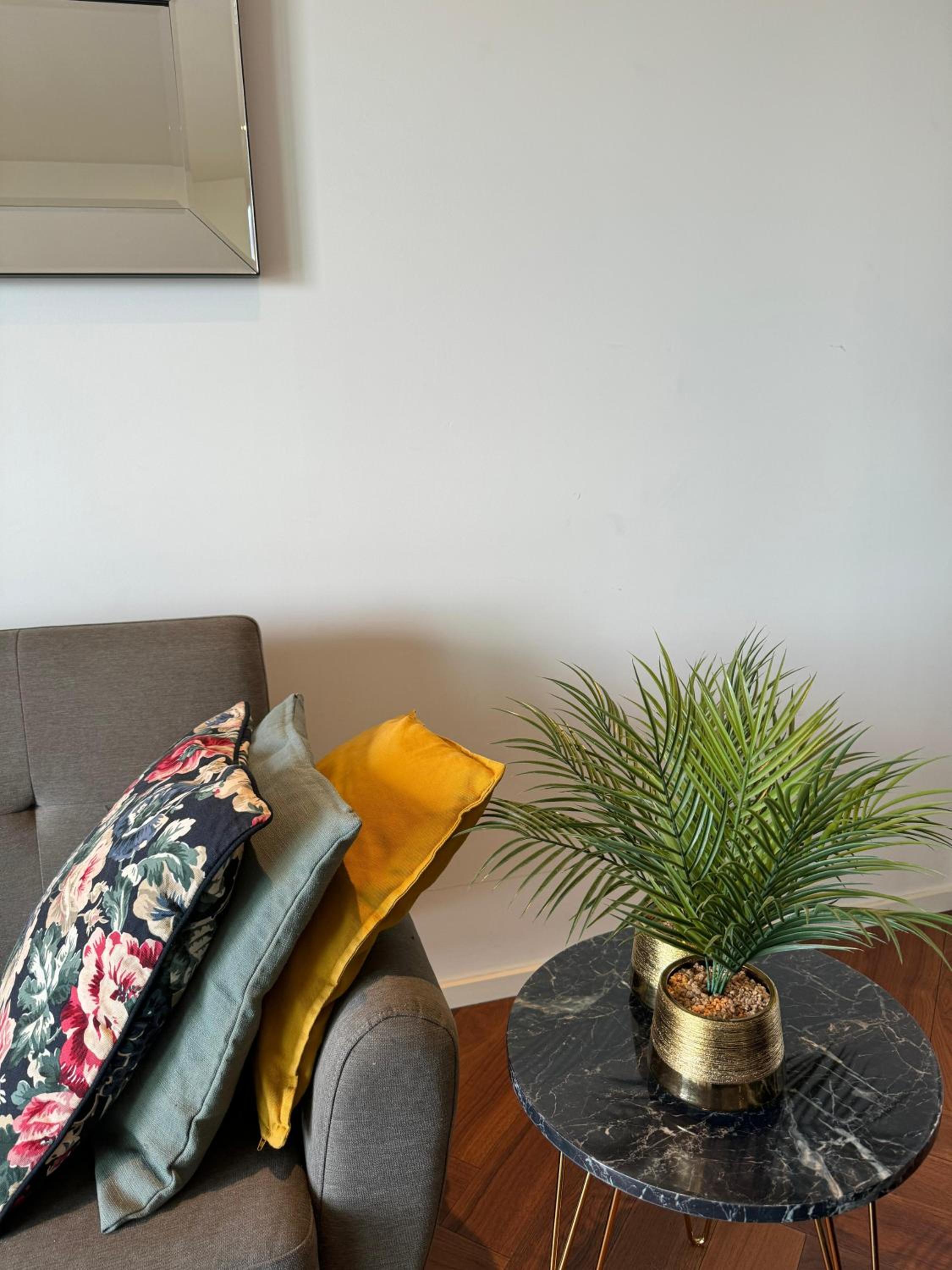 Central London Spectacular riverview two bedroom Luxury designer apartment-AC-Parking-WIFI-2 bathrooms