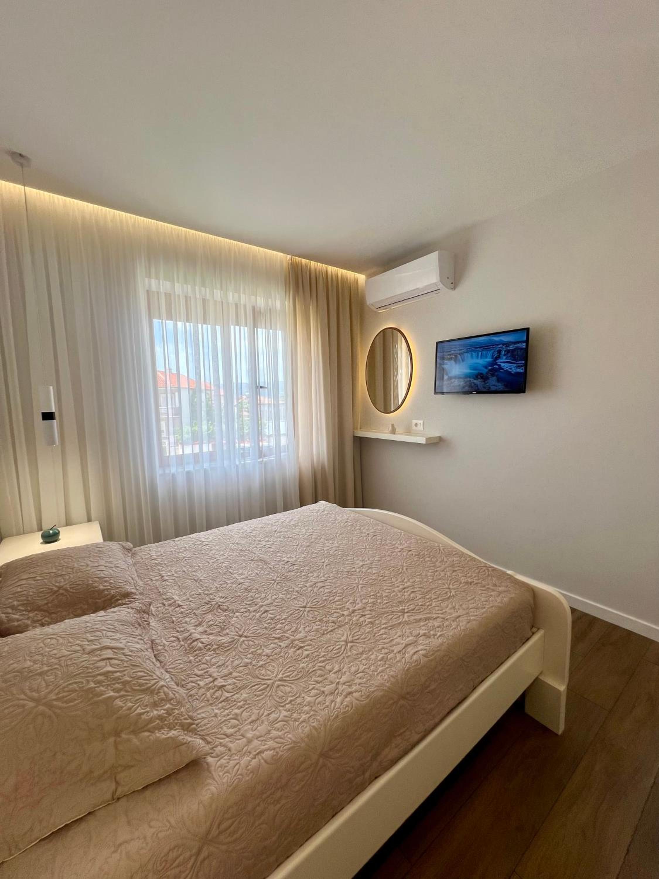 Modern ArtDeco Apartment Korca CityCenter 2 photo 5