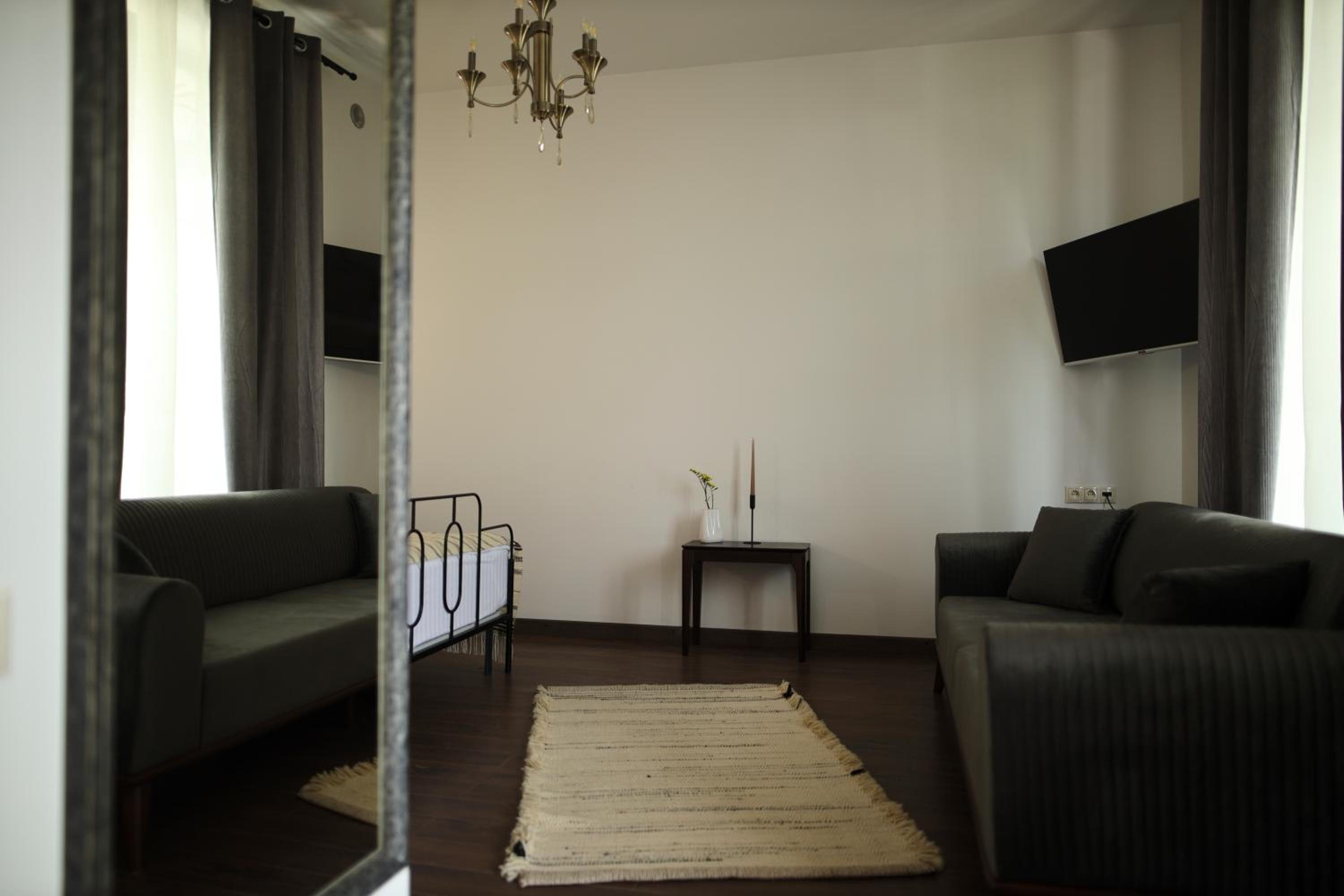 REDROOF Goris Boutique Hotel