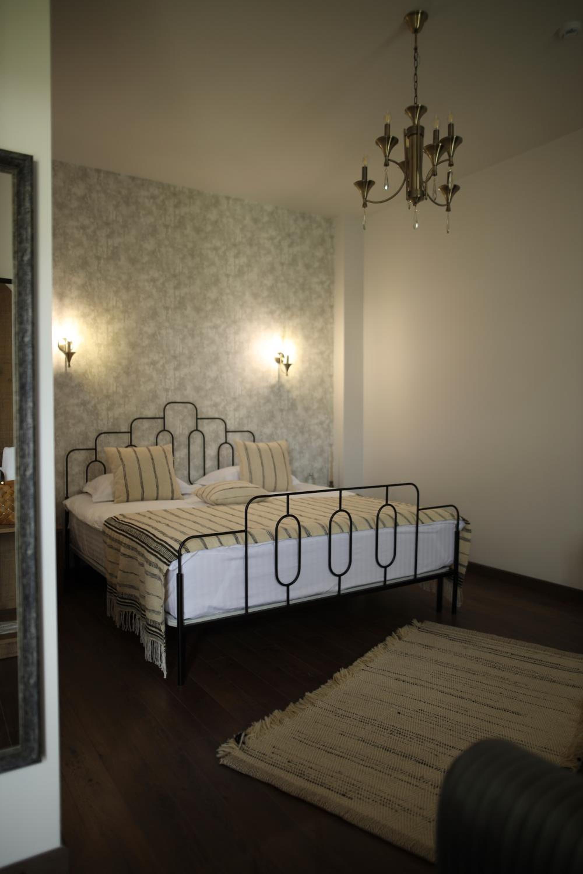 REDROOF Goris Boutique Hotel