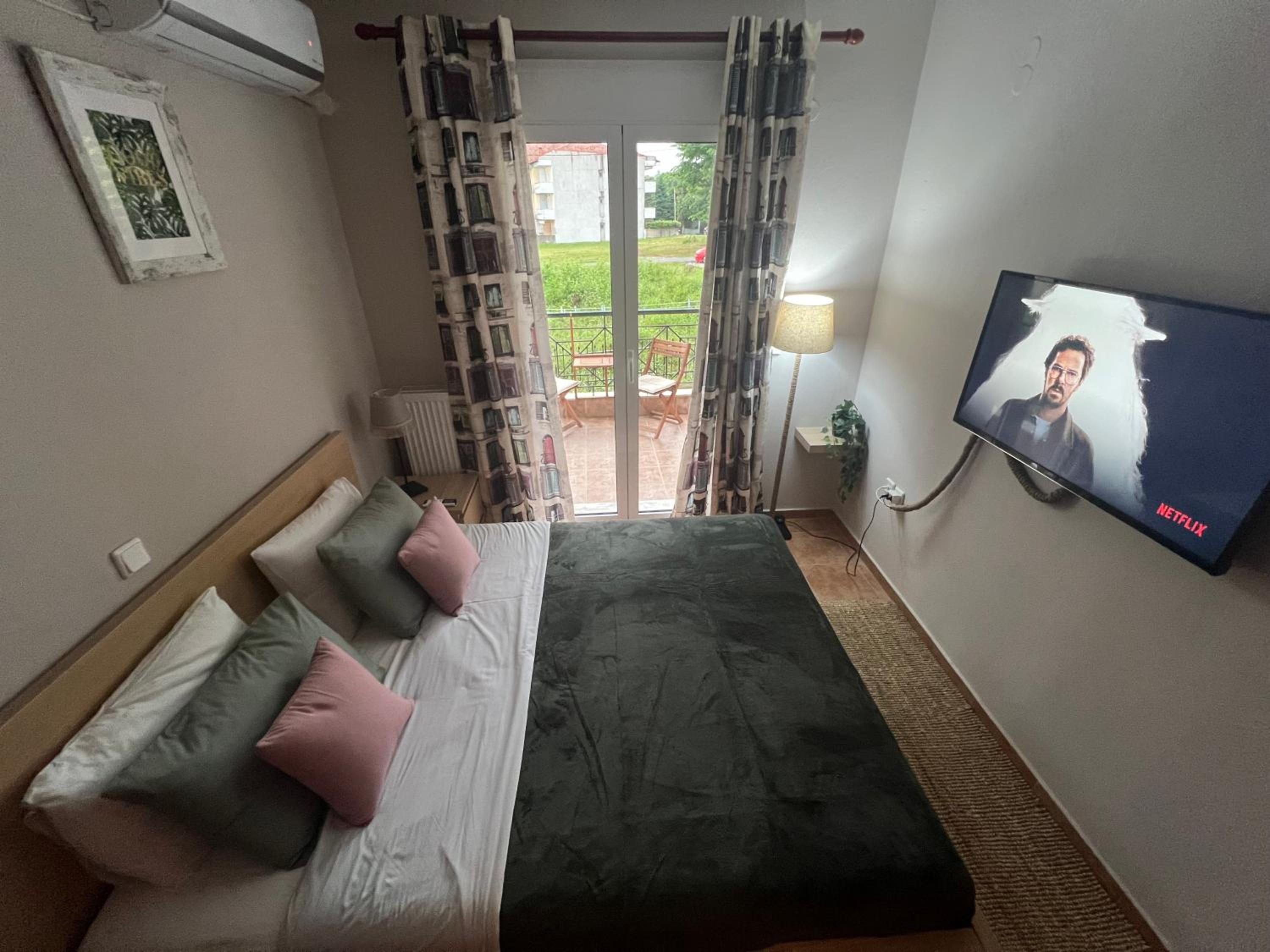 Olympus cozy apartment photo 4