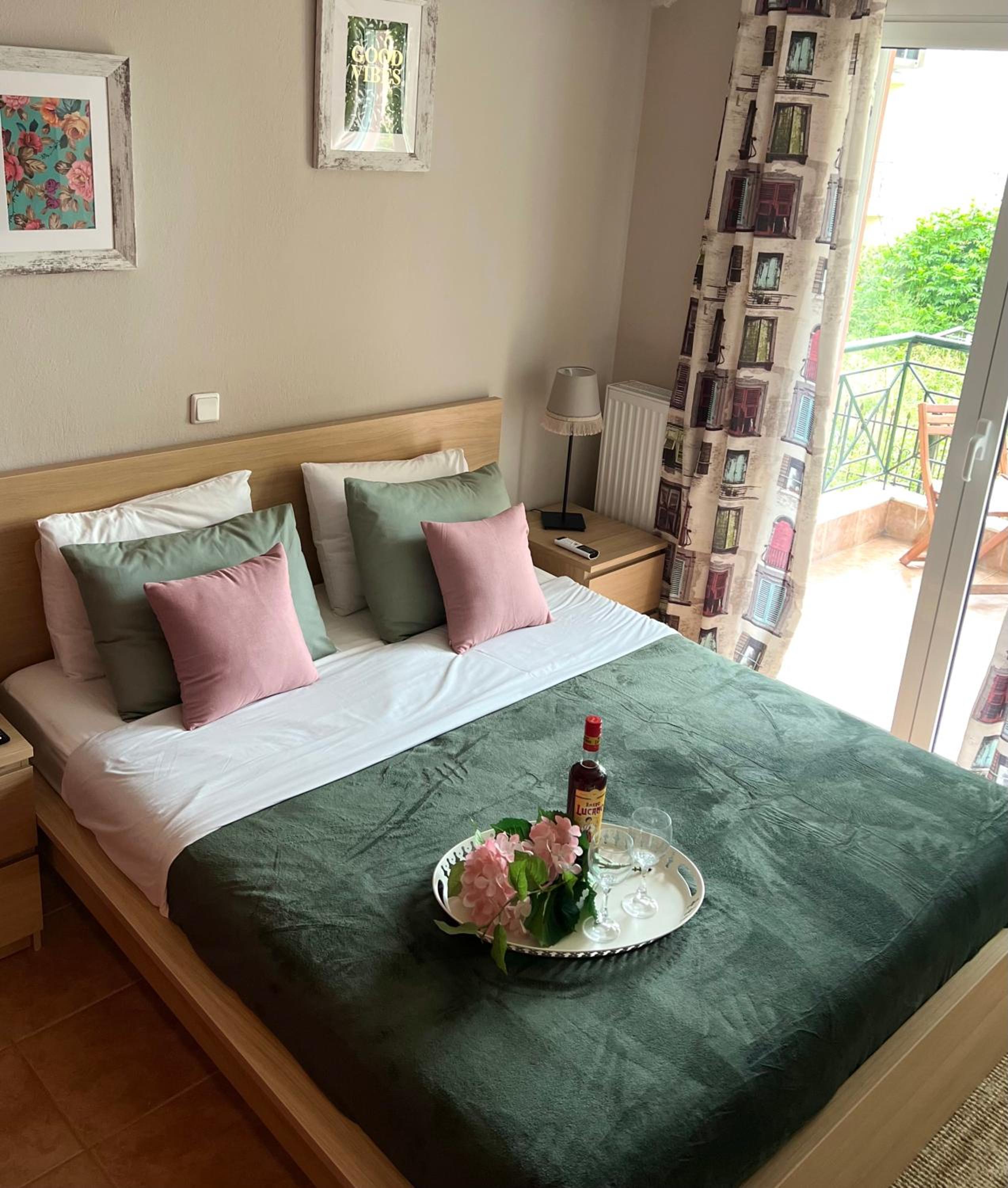 Olympus cozy apartment photo 3