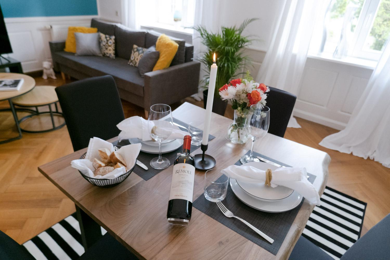 BELLA - Business&Family - 2 Zimmer direkt neben Schloß, Parkplatz, SmartTV, Netflix, Waschmaschine, 24h Checkin, 71qm, Kingsizebett, Hotelbettwäsche