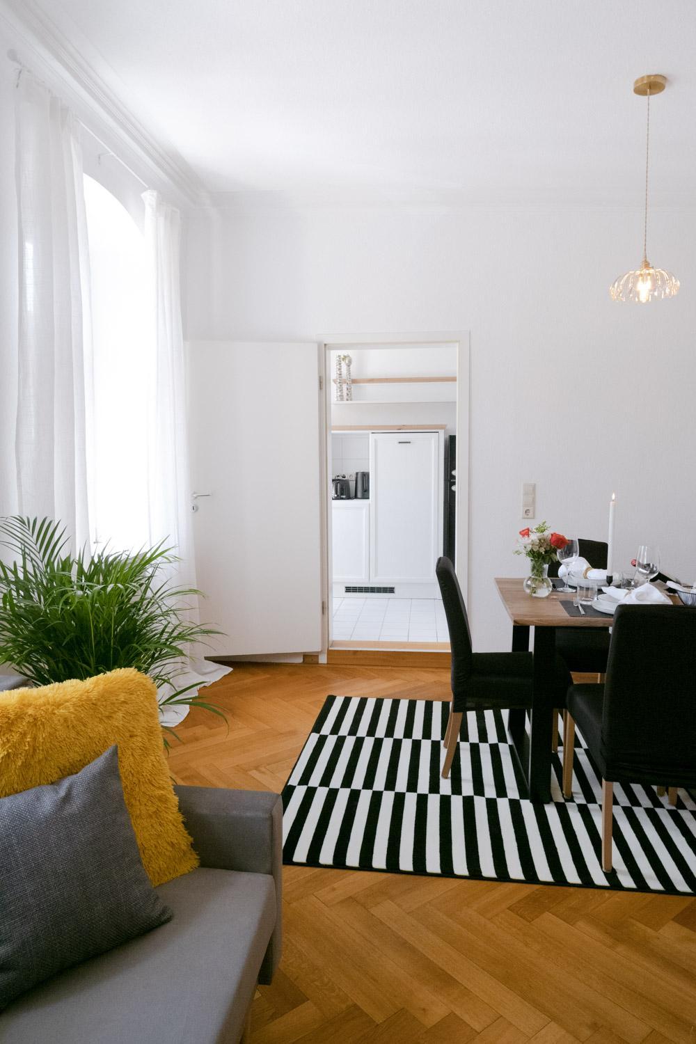 BELLA - Business&Family - 2 Zimmer direkt neben Schloß, Parkplatz, SmartTV, Netflix, Waschmaschine, 24h Checkin, 71qm, Kingsizebett, Hotelbettwäsche