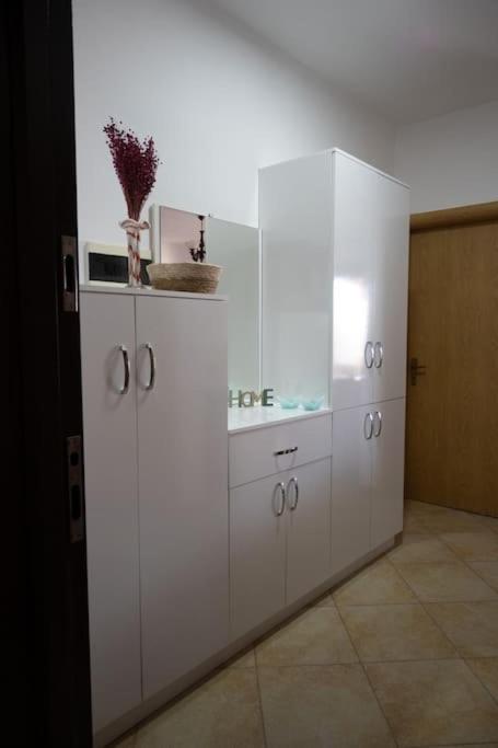 Hoxha Veranda Apartment
