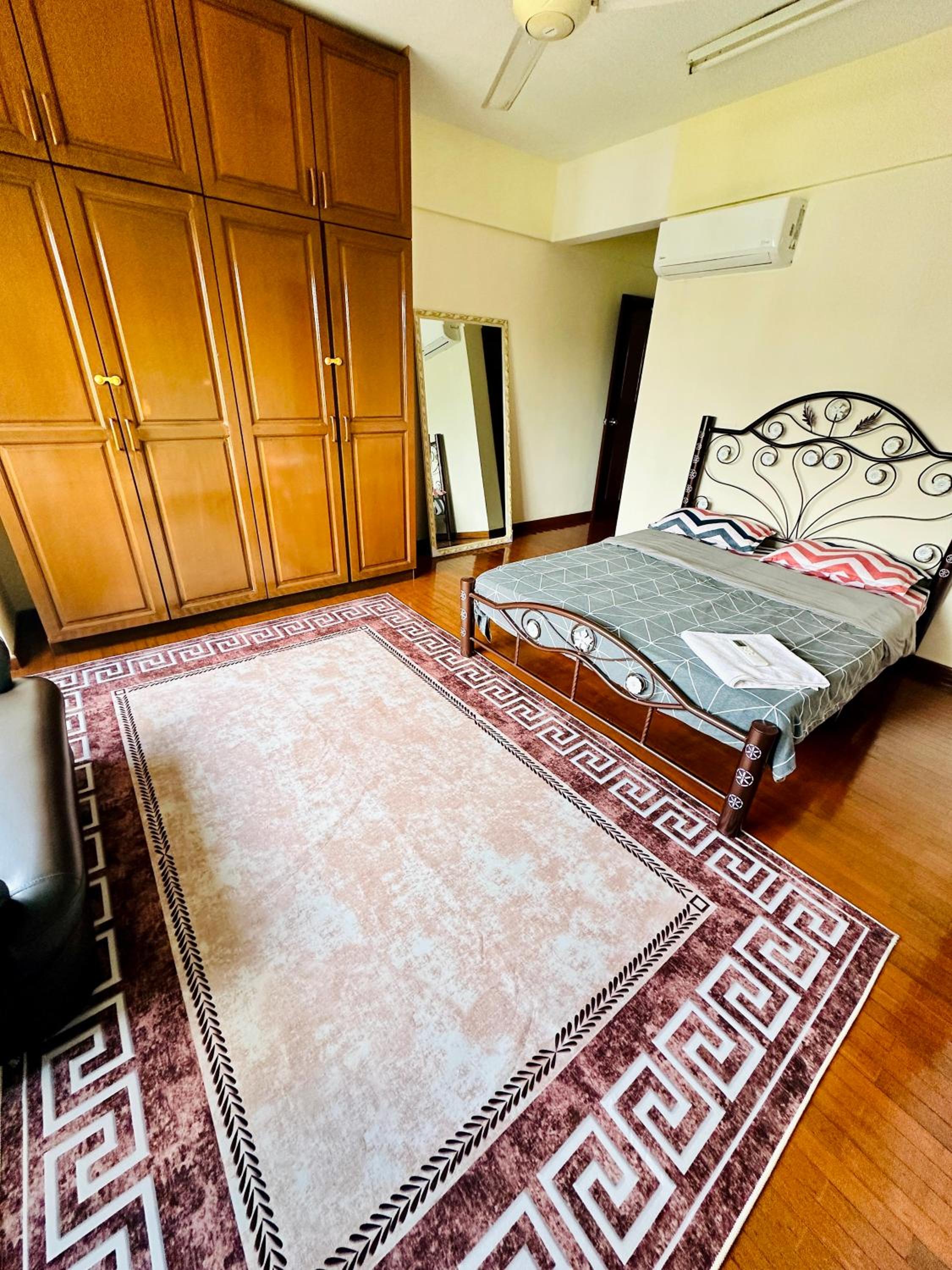 Comfy Haven Master Bedroom Lake view with Free Wifi & Free Parking photo 1