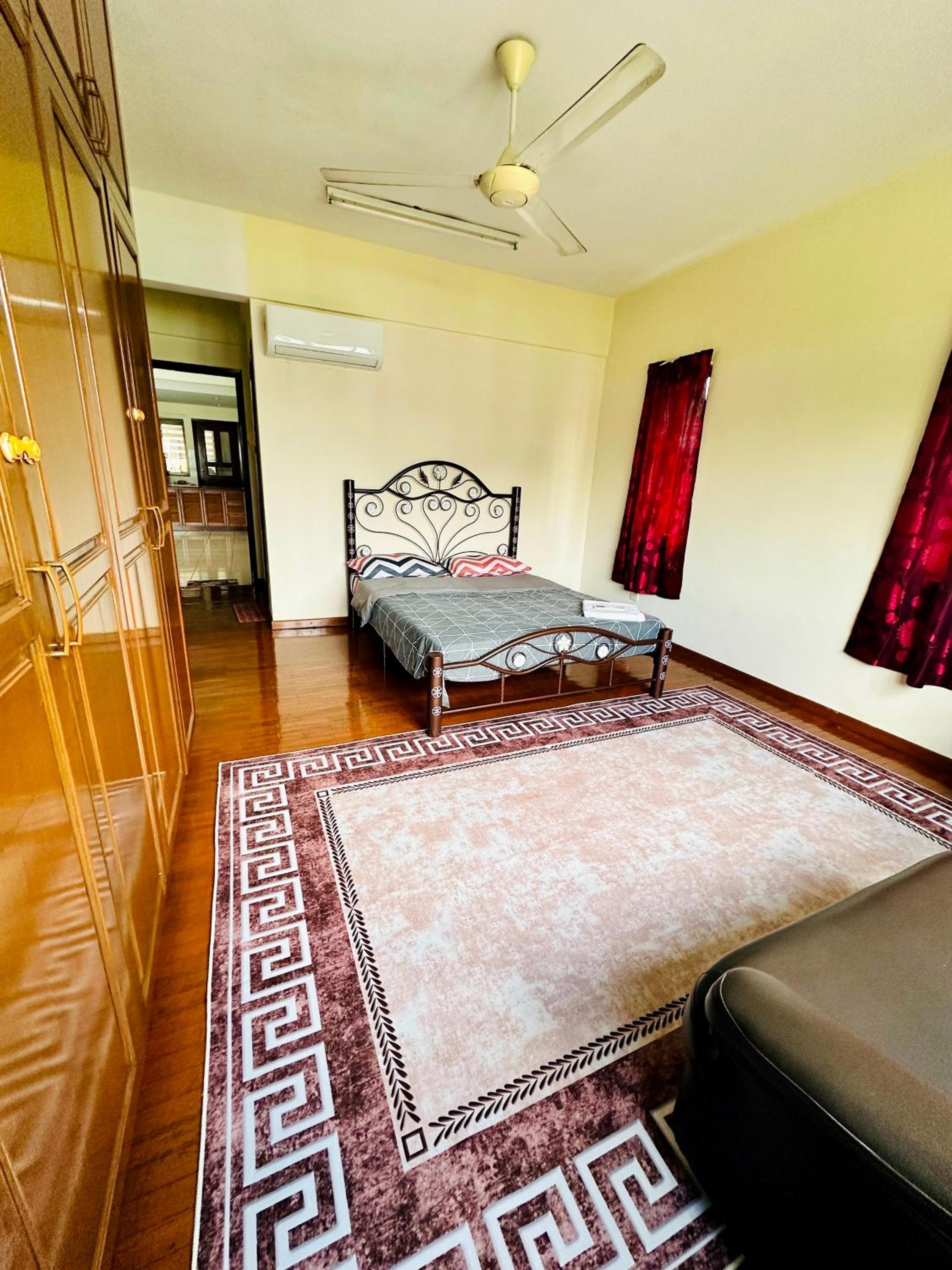 Comfy Haven Master Bedroom Lake view with Free Wifi & Free Parking photo 7