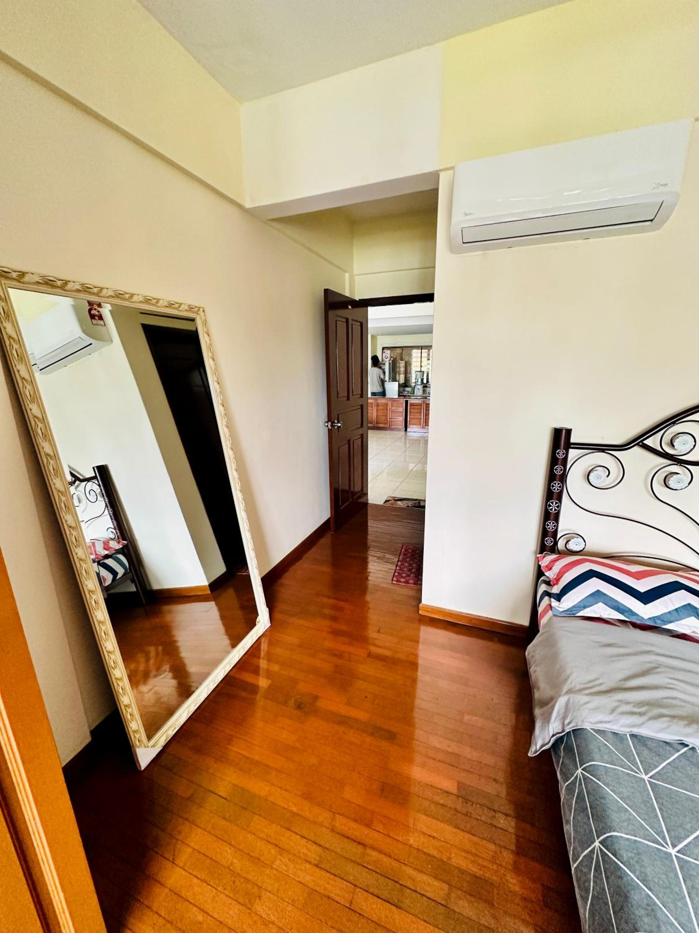 Comfy Haven Master Bedroom Lake view with Free Wifi & Free Parking photo 2