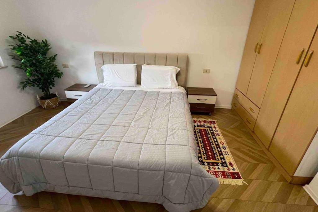 54°Bs Skanderbeg Square