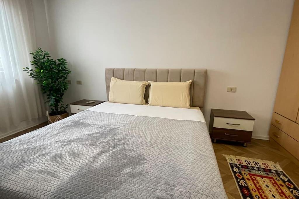 54°Bs Skanderbeg Square