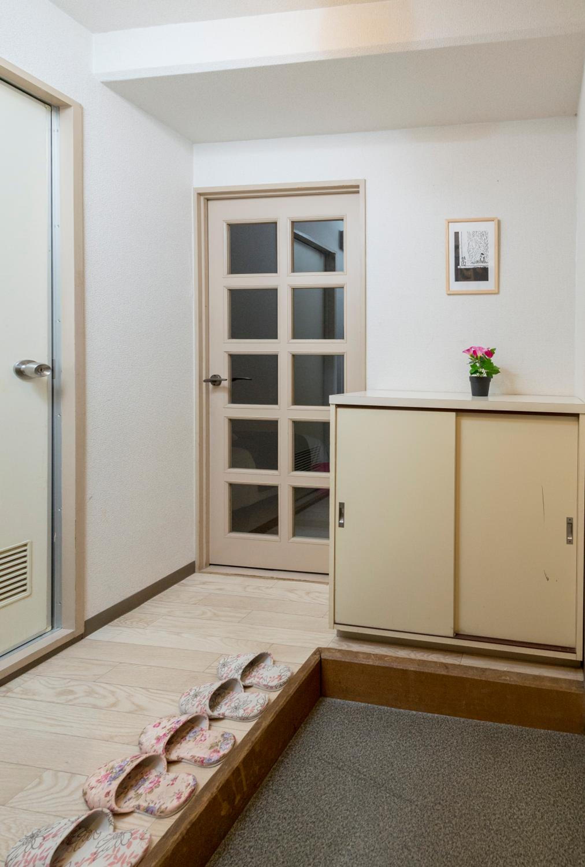 3 minutes on foot from Dotonbori East Entrance 5 minutes on foot from Shinsaibashi area traditional Japanese-style room