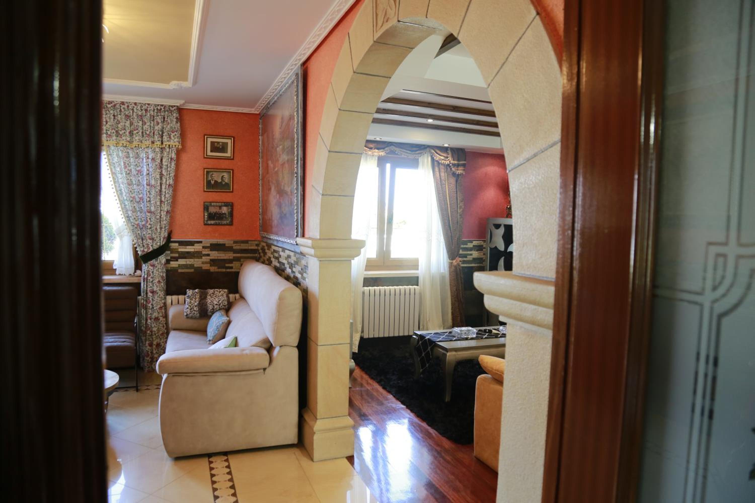 Apartamentos La Arena