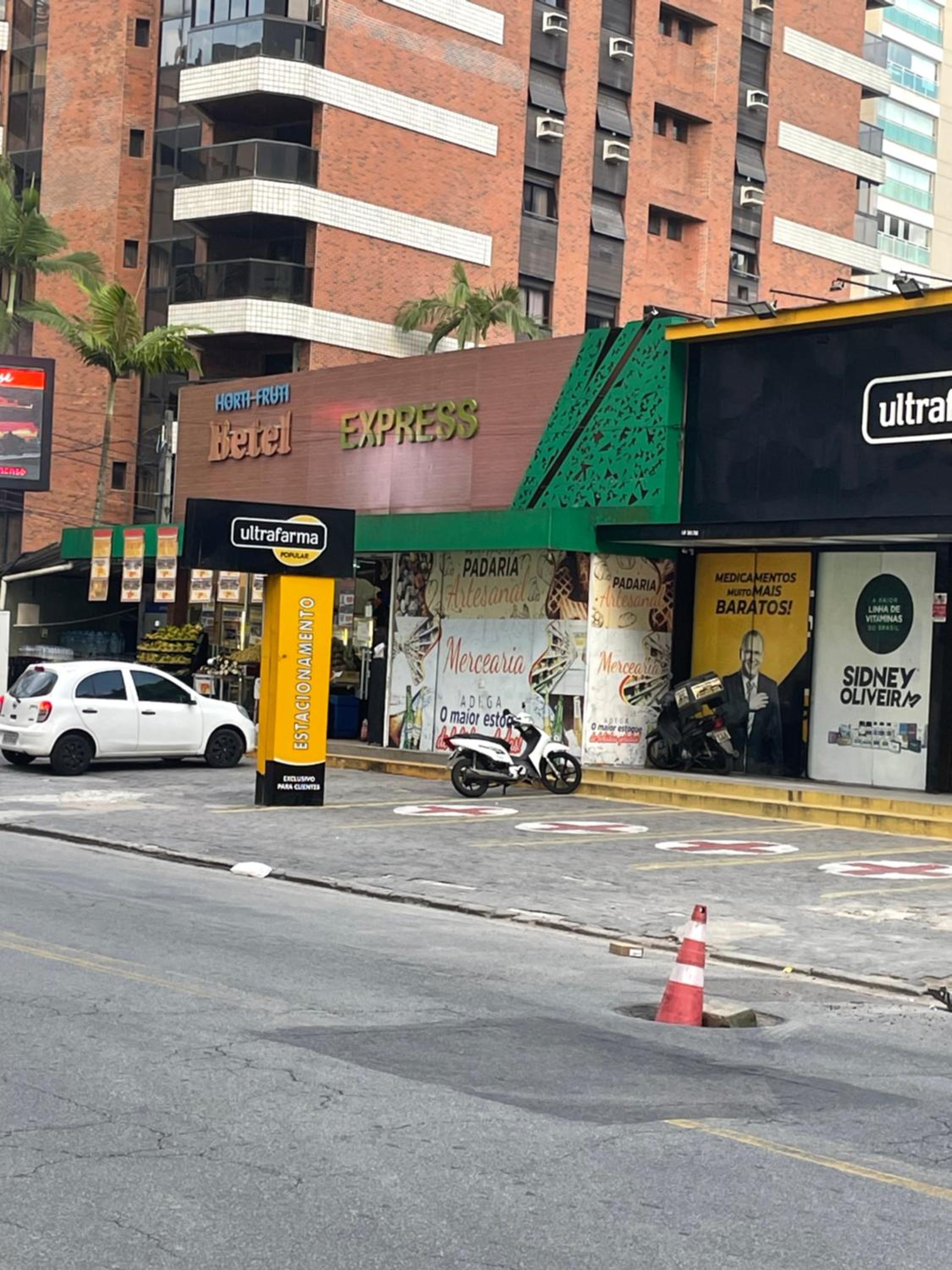 Condomínio edifício Prota no Guarujá - 80 M da praia