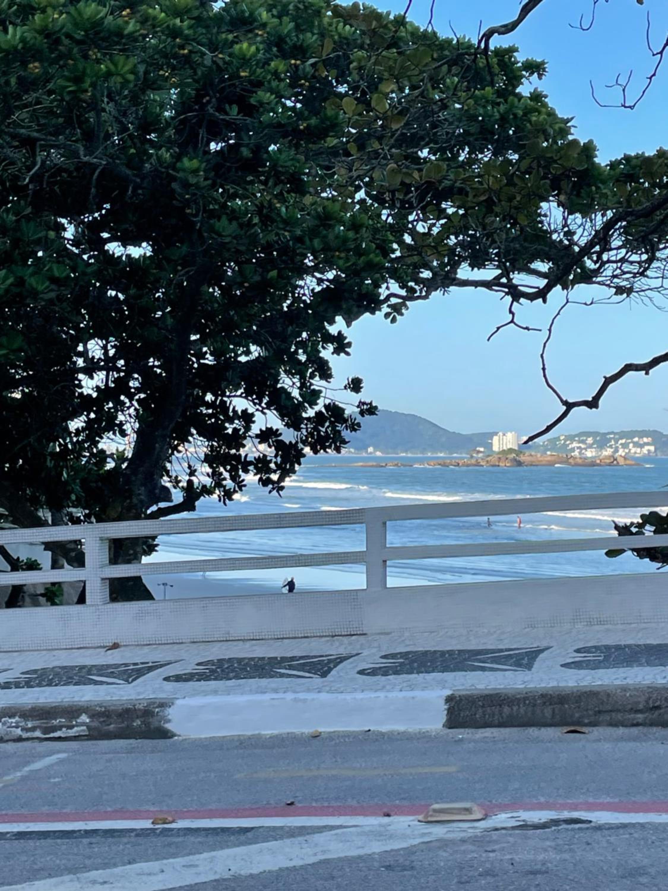 Condomínio edifício Prota no Guarujá - 80 M da praia