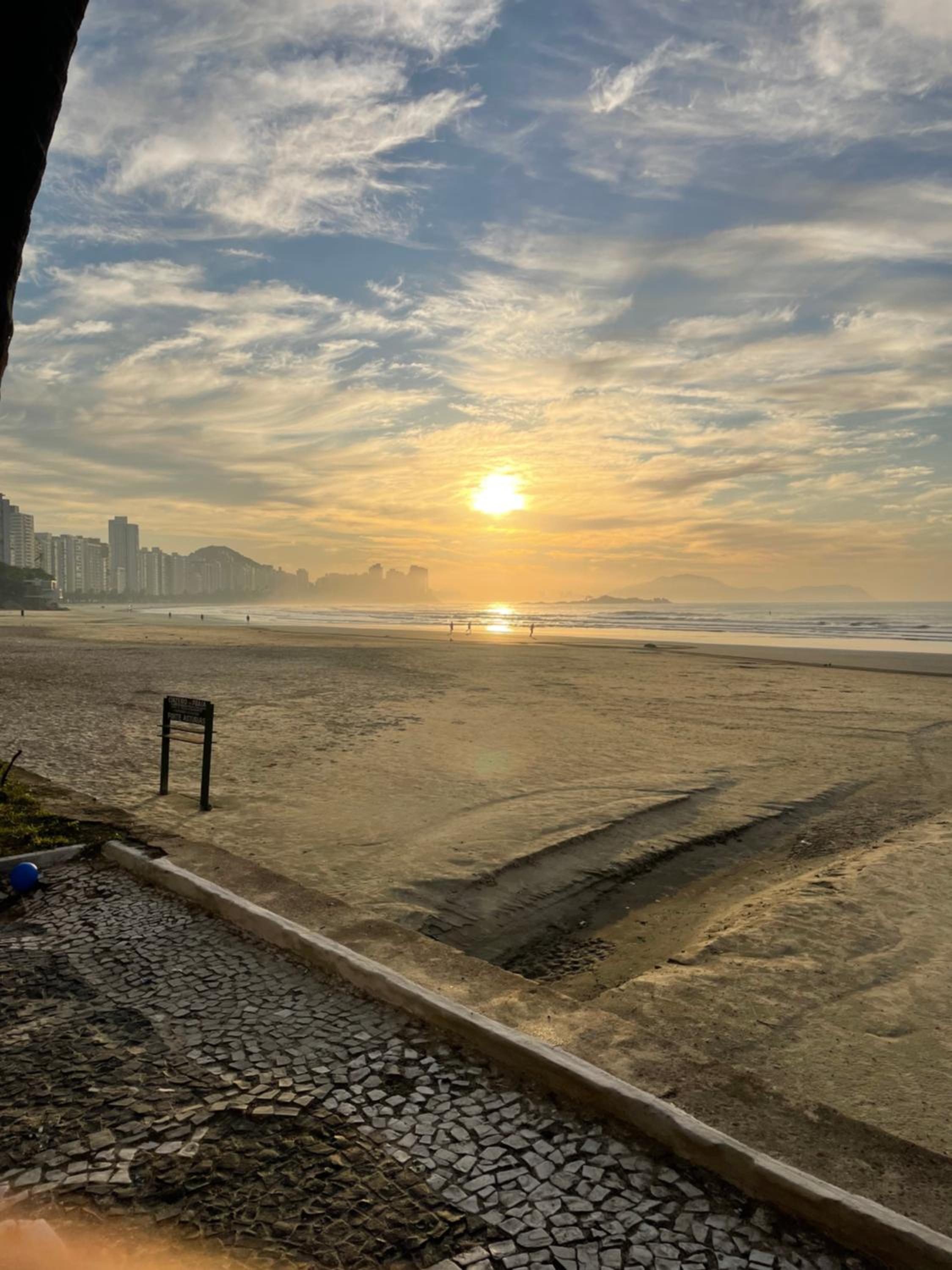 Condomínio edifício Prota no Guarujá - 80 M da praia
