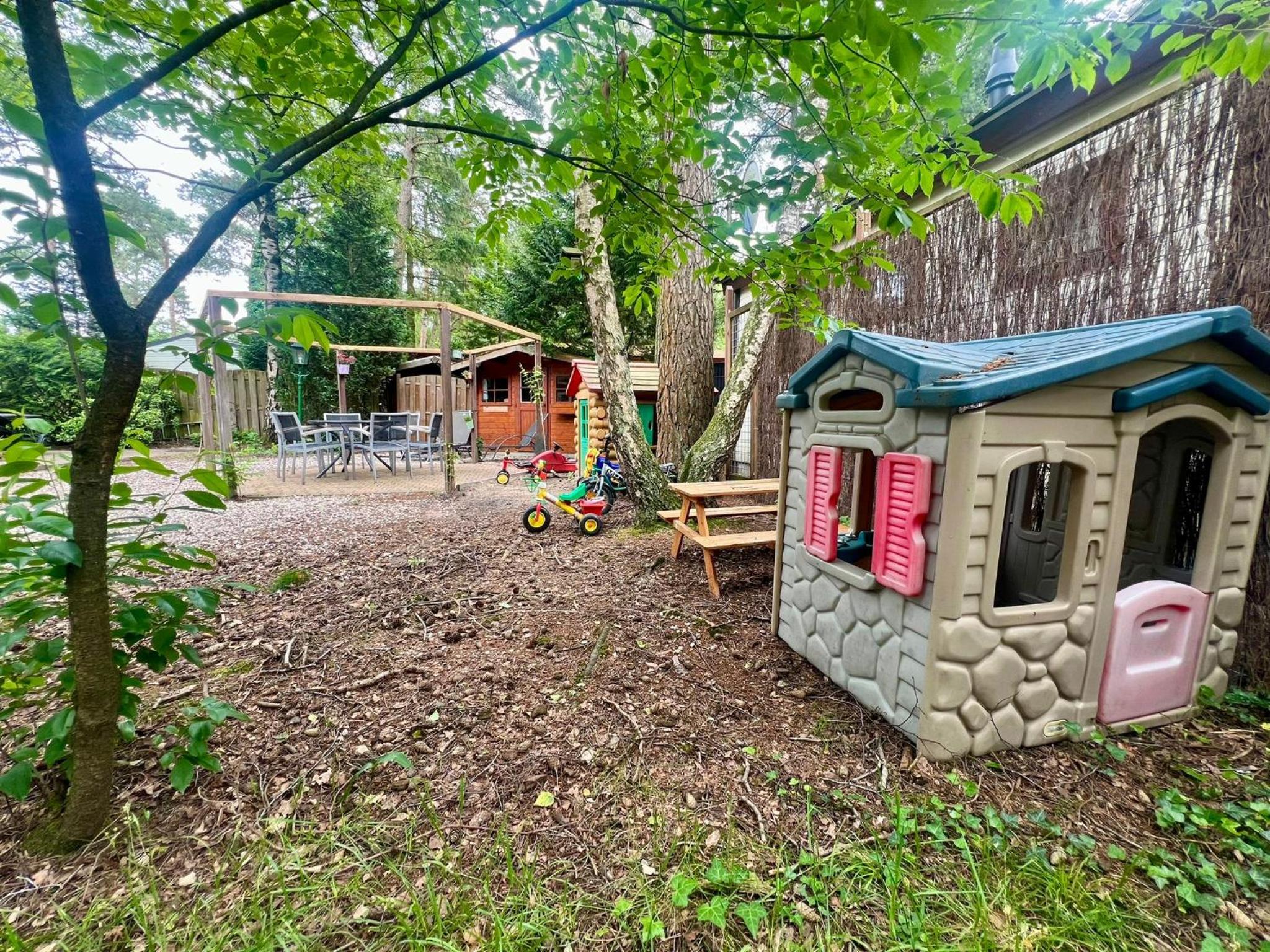 Kindvriendelijk sfeervol vakantiehuis Bosgeneugte bij zwembad op de Veluwe view 2