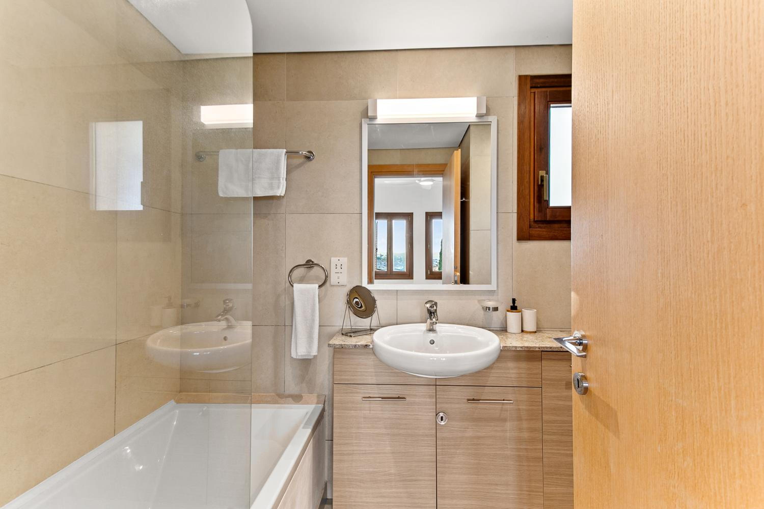 Apartment Theia with sea and sunset views, the Resort in Aphrodite Hills