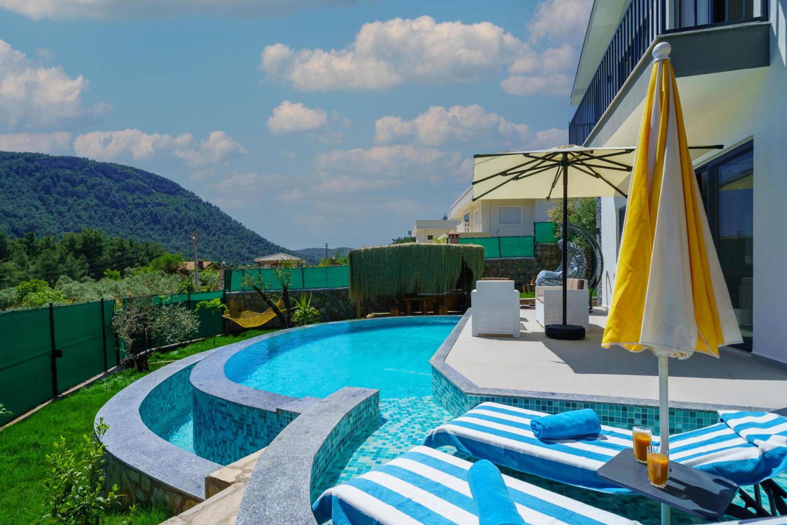 Loop House - Luxury Villa with Pool in YeşilÜzümlü view 2