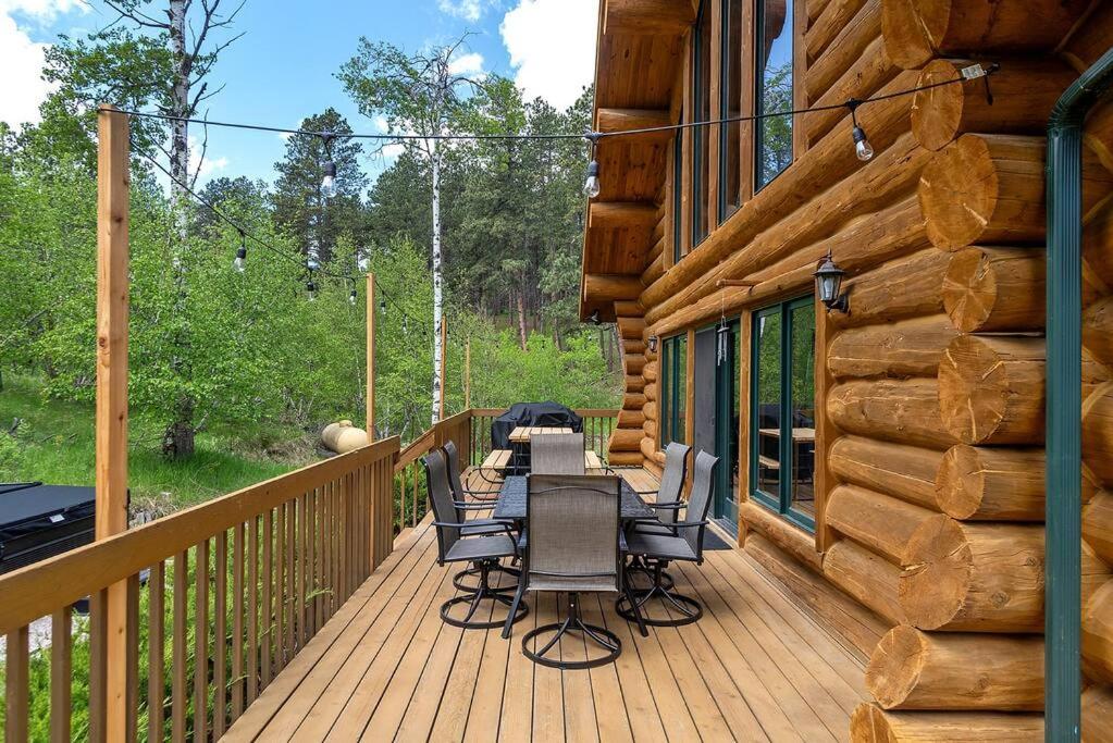 Peaceful Valley Hideaway view 3