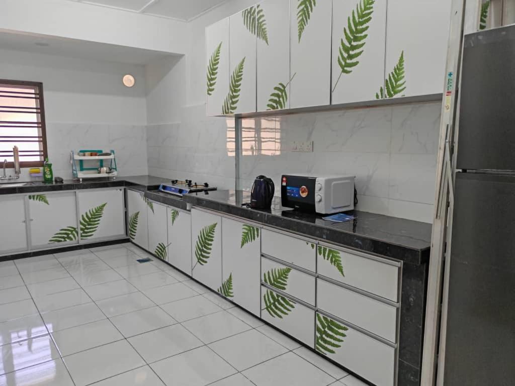 Paragon Homestay Melaka - 10Pax,5BR,5Bath photo 3