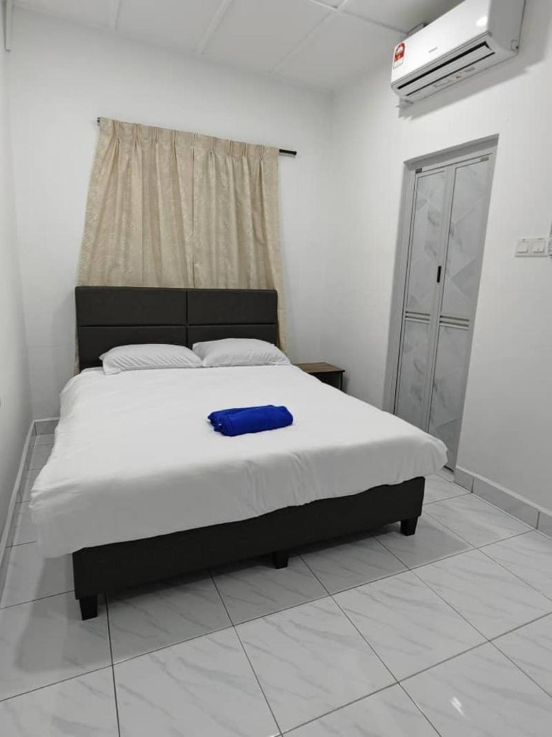 Paragon Homestay Melaka - 10Pax,5BR,5Bath photo 6