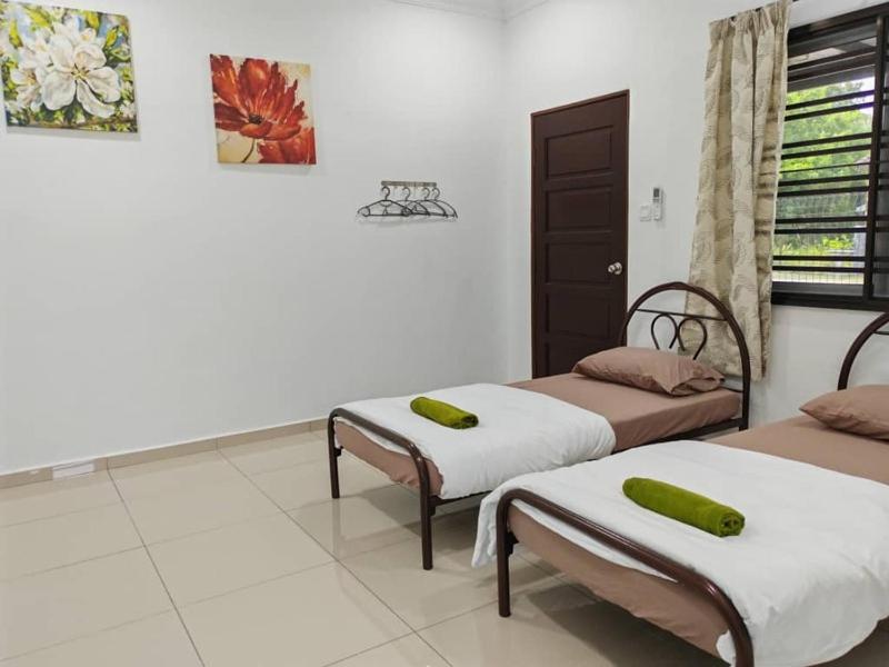 Paragon Homestay Melaka - 10Pax,5BR,5Bath photo 8