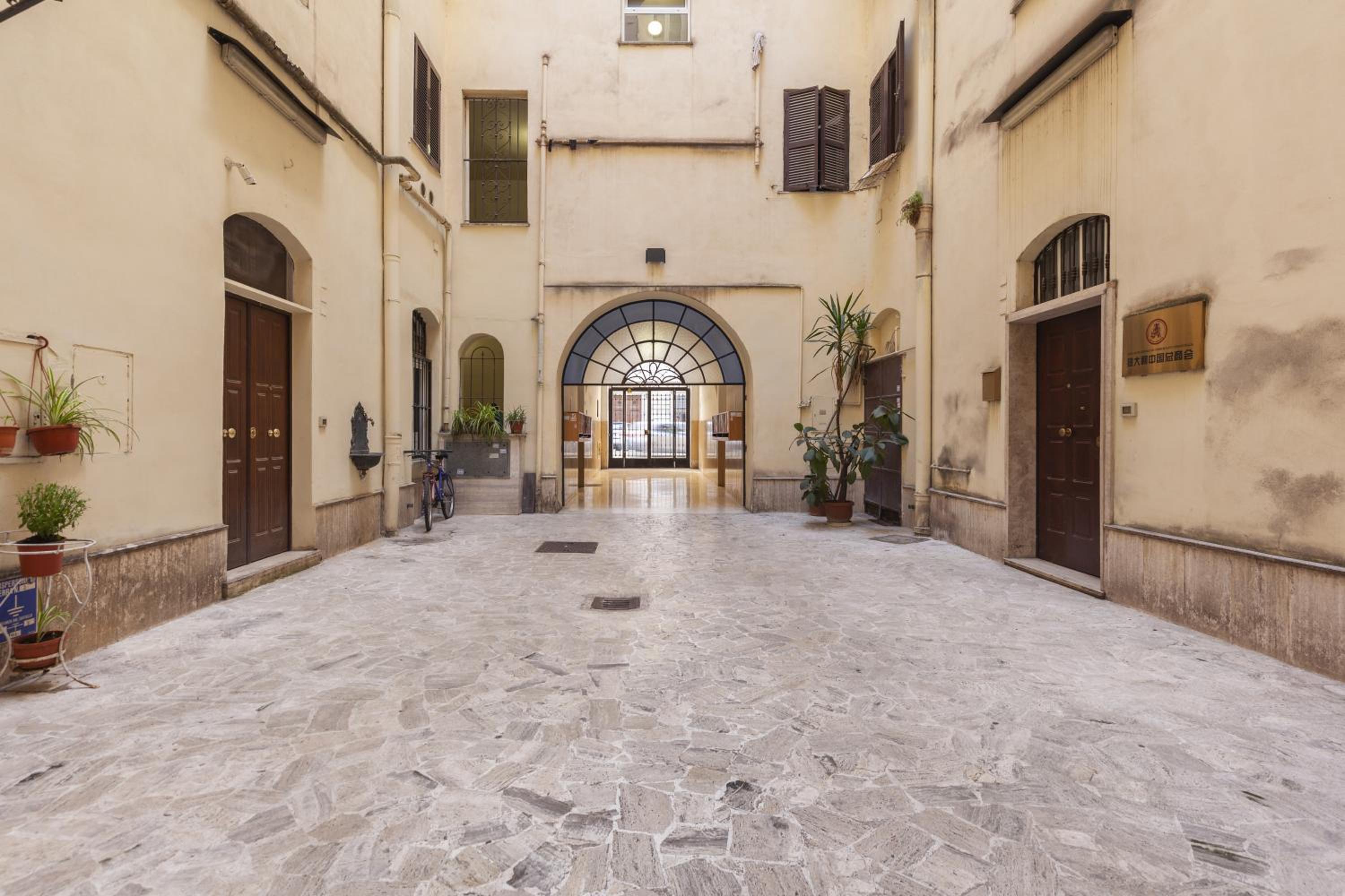 Hostly-Urban Oasis Turati-Few Steps from Colosseum