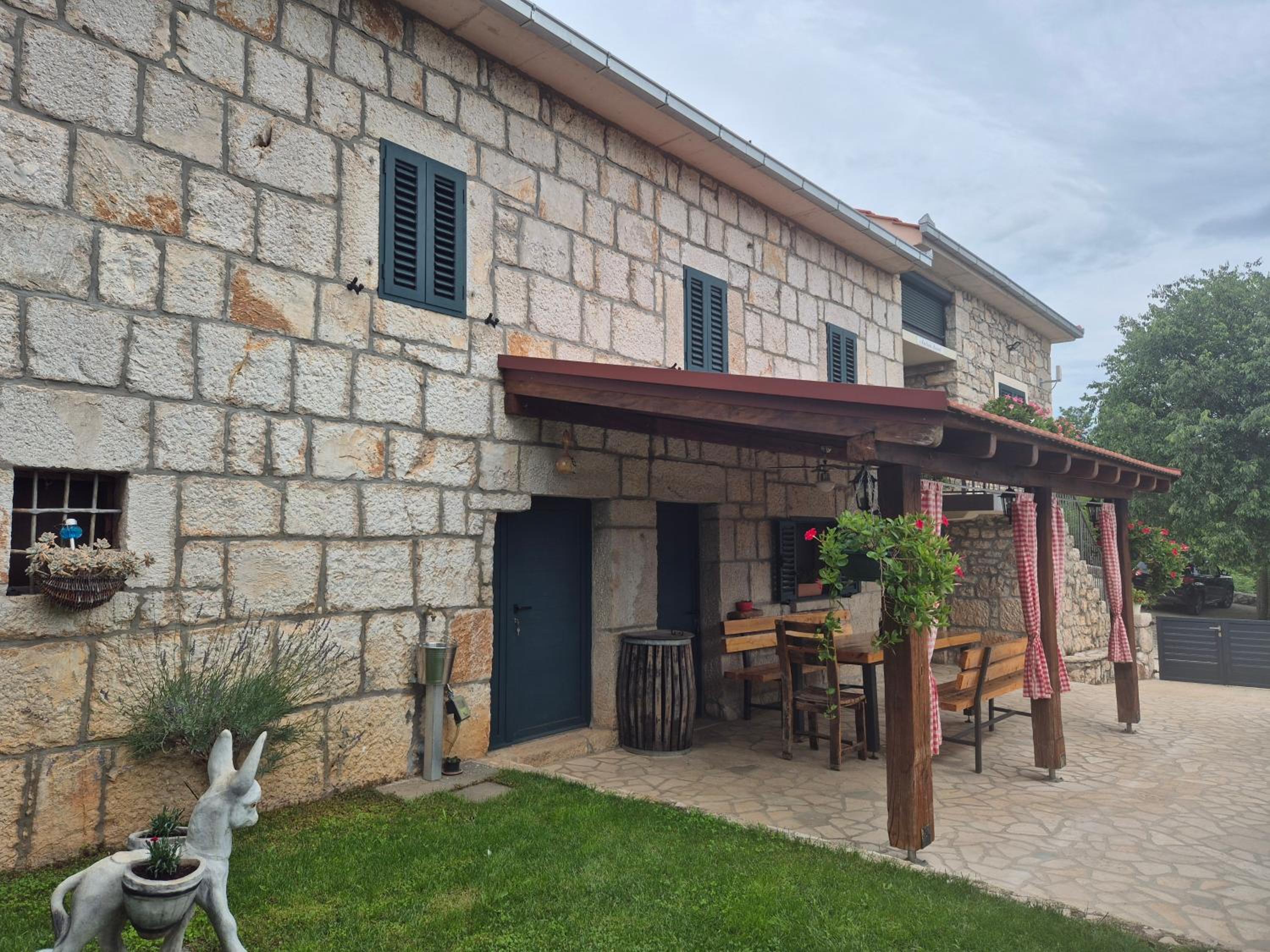 Antini dvori view 4