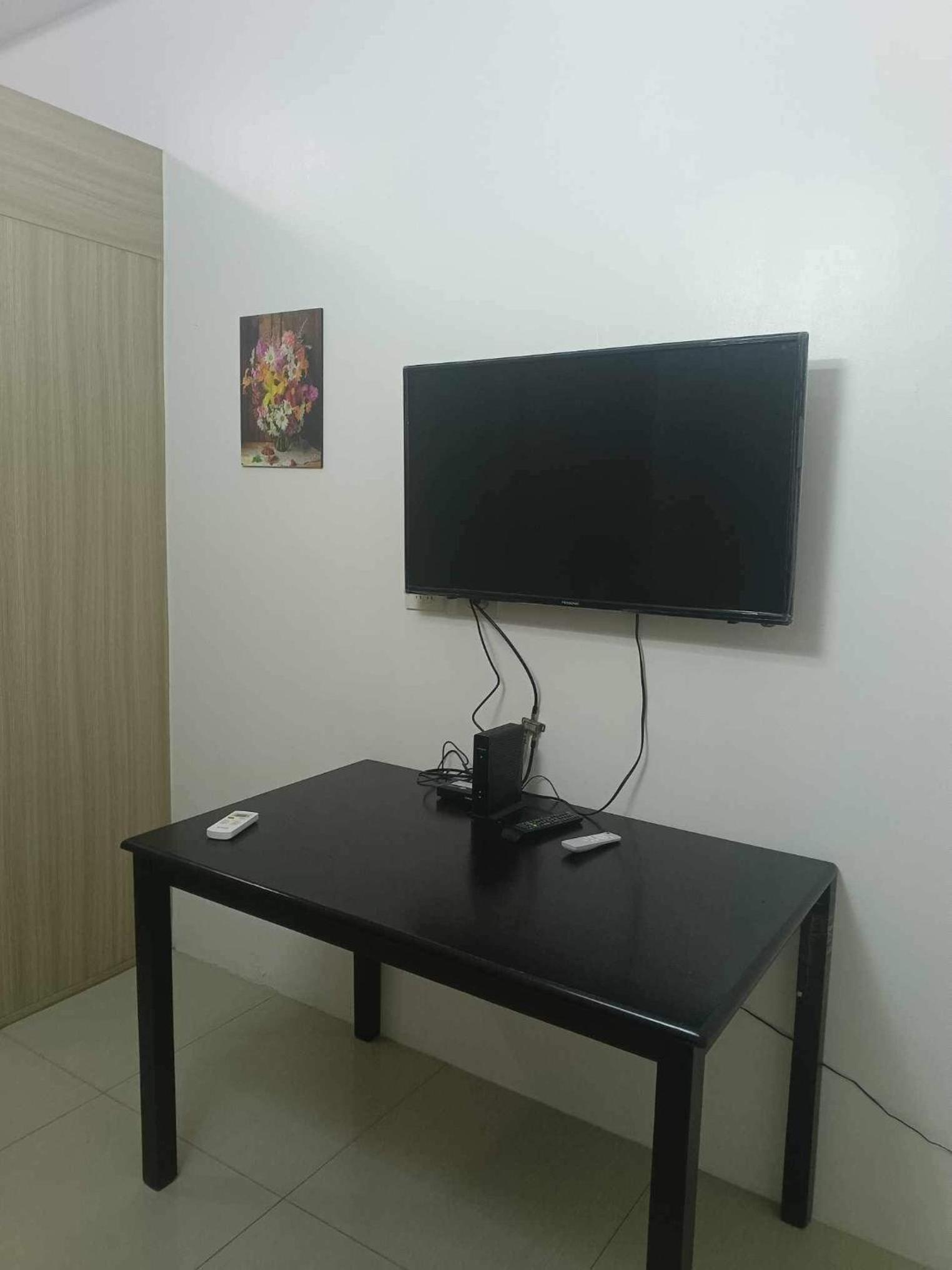 Big Cut End-Unit Condo In SHORE RESIDENCES view 3
