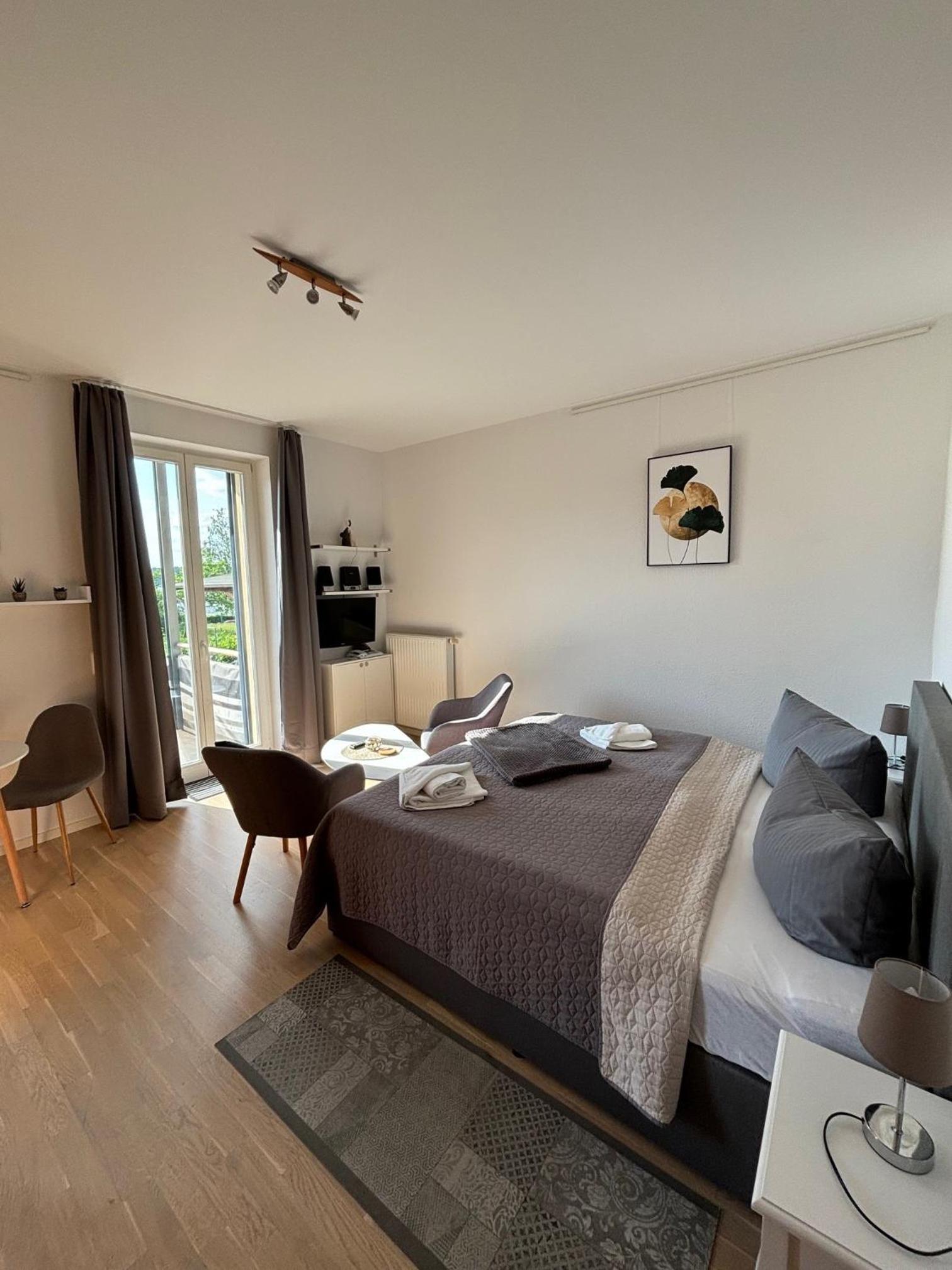 Einraumapartment im Erdgeschoss mit Seeblick