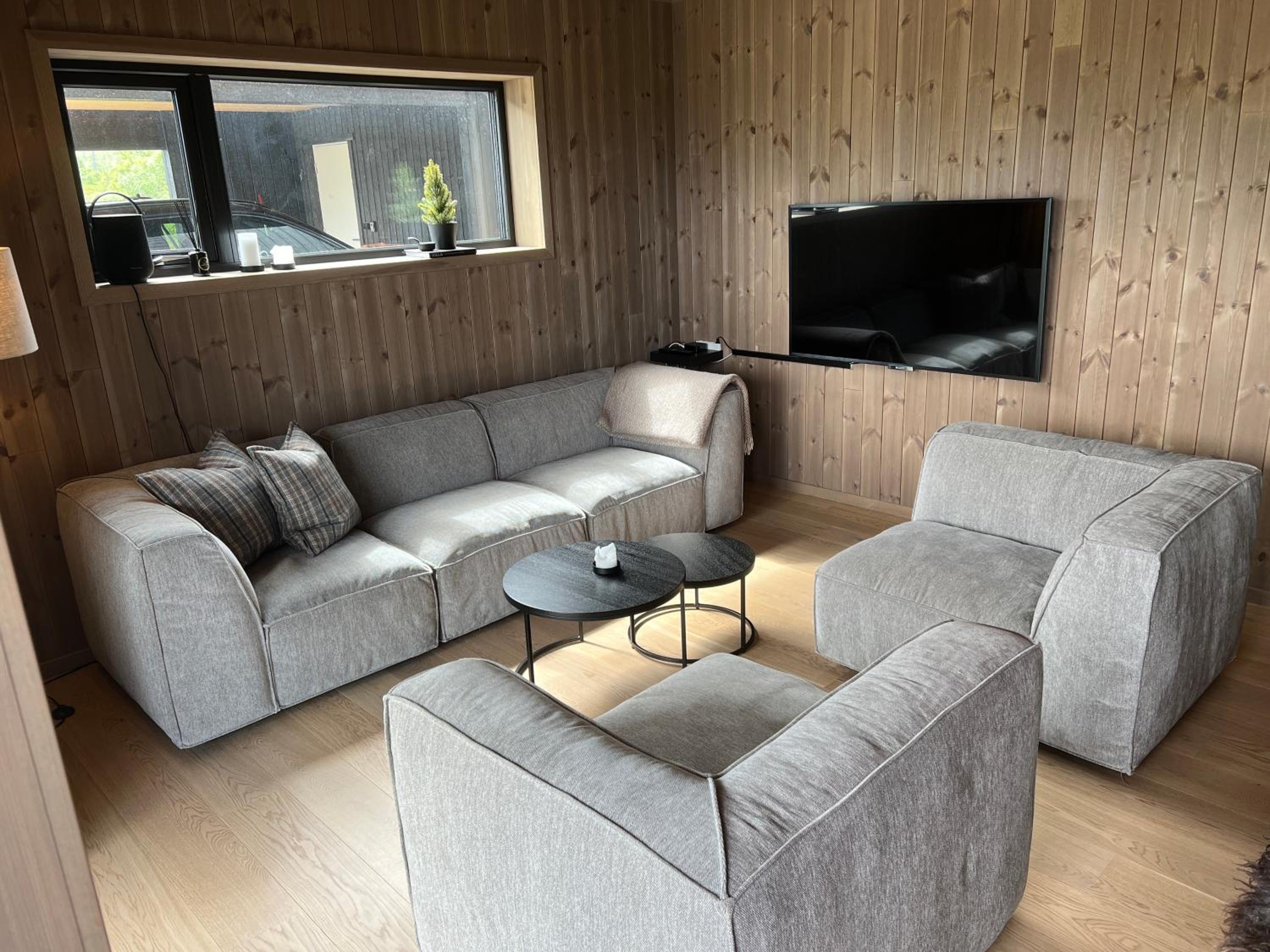 Modern spacious and beautiful view Perfect for exploring mountains and fjords view 2