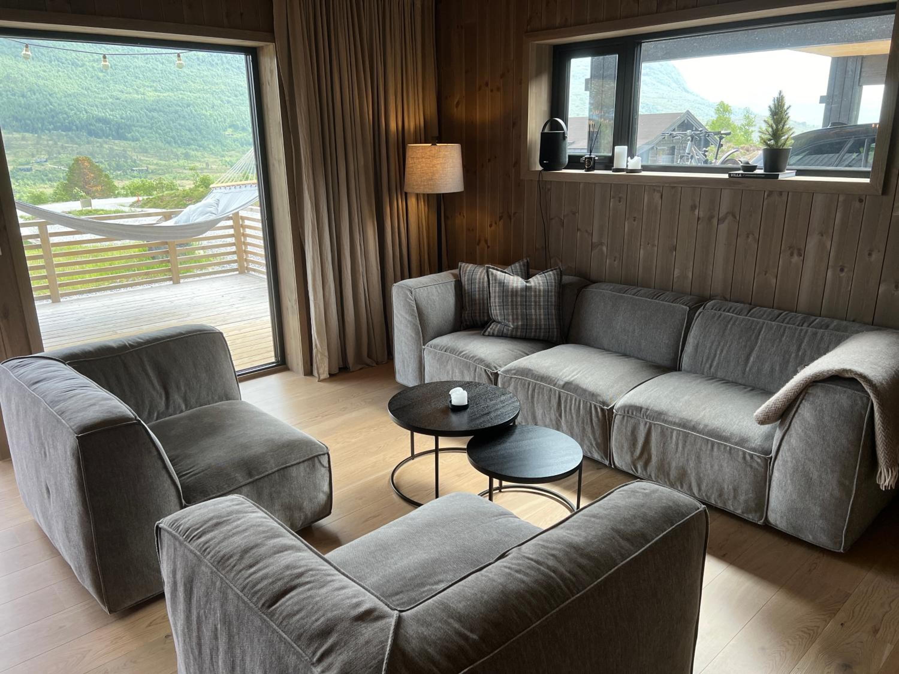 Modern spacious and beautiful view Perfect for exploring mountains and fjords view 3