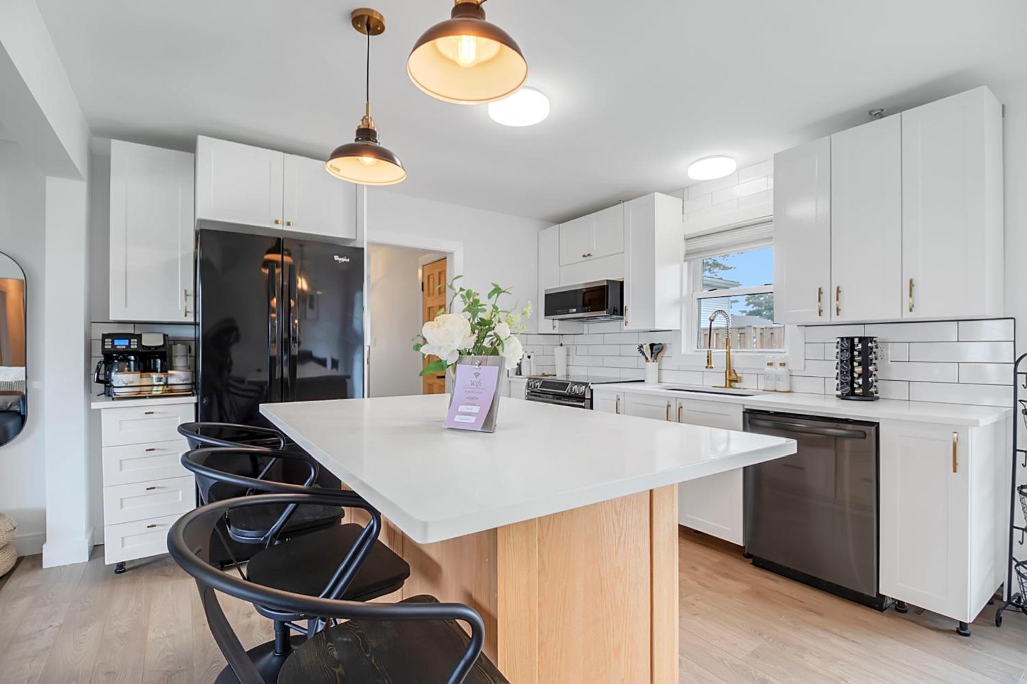 3 bedroom Poolside paradise near Marina