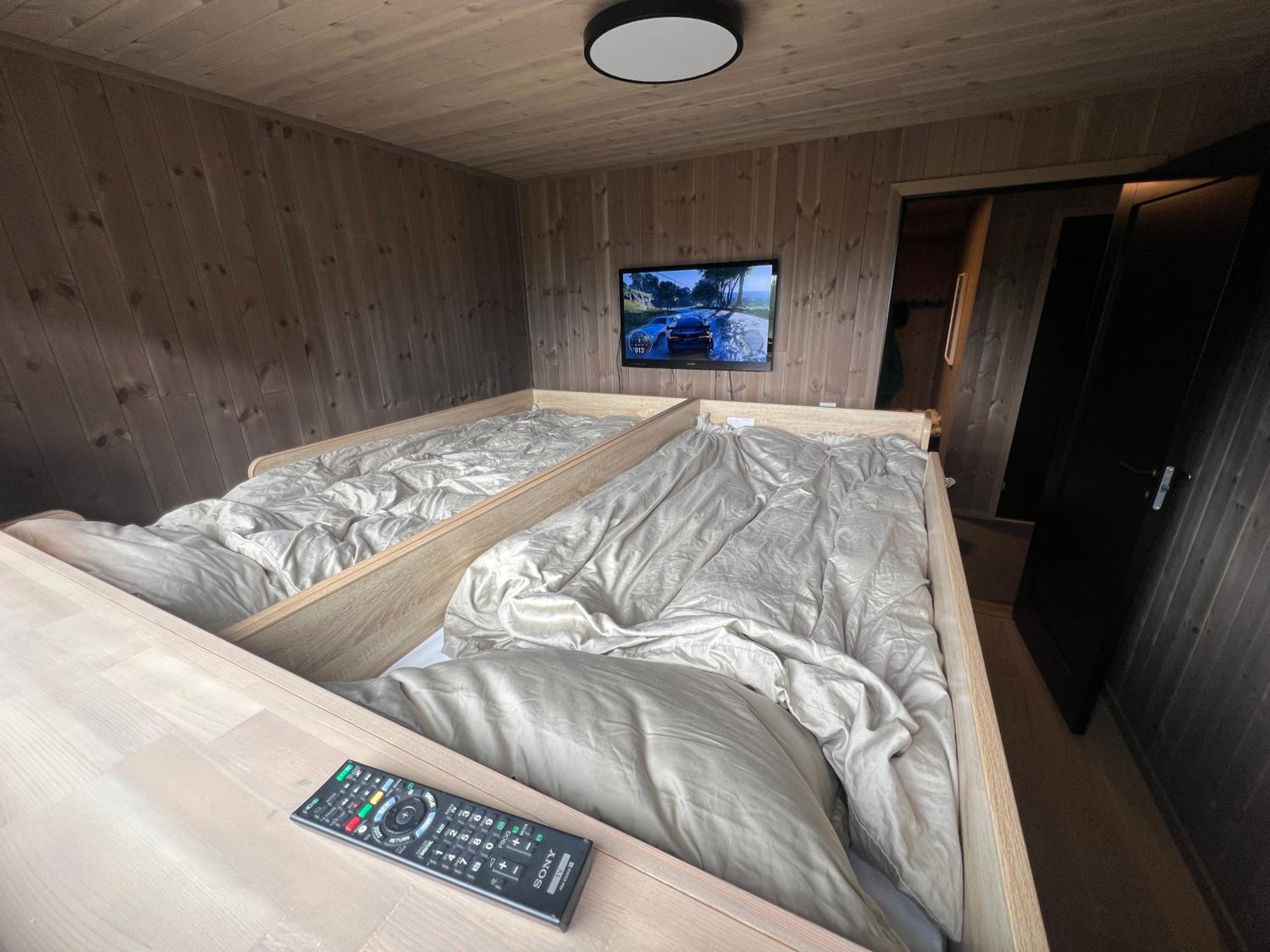 Modern spacious and beautiful view Perfect for exploring mountains and fjords view 5