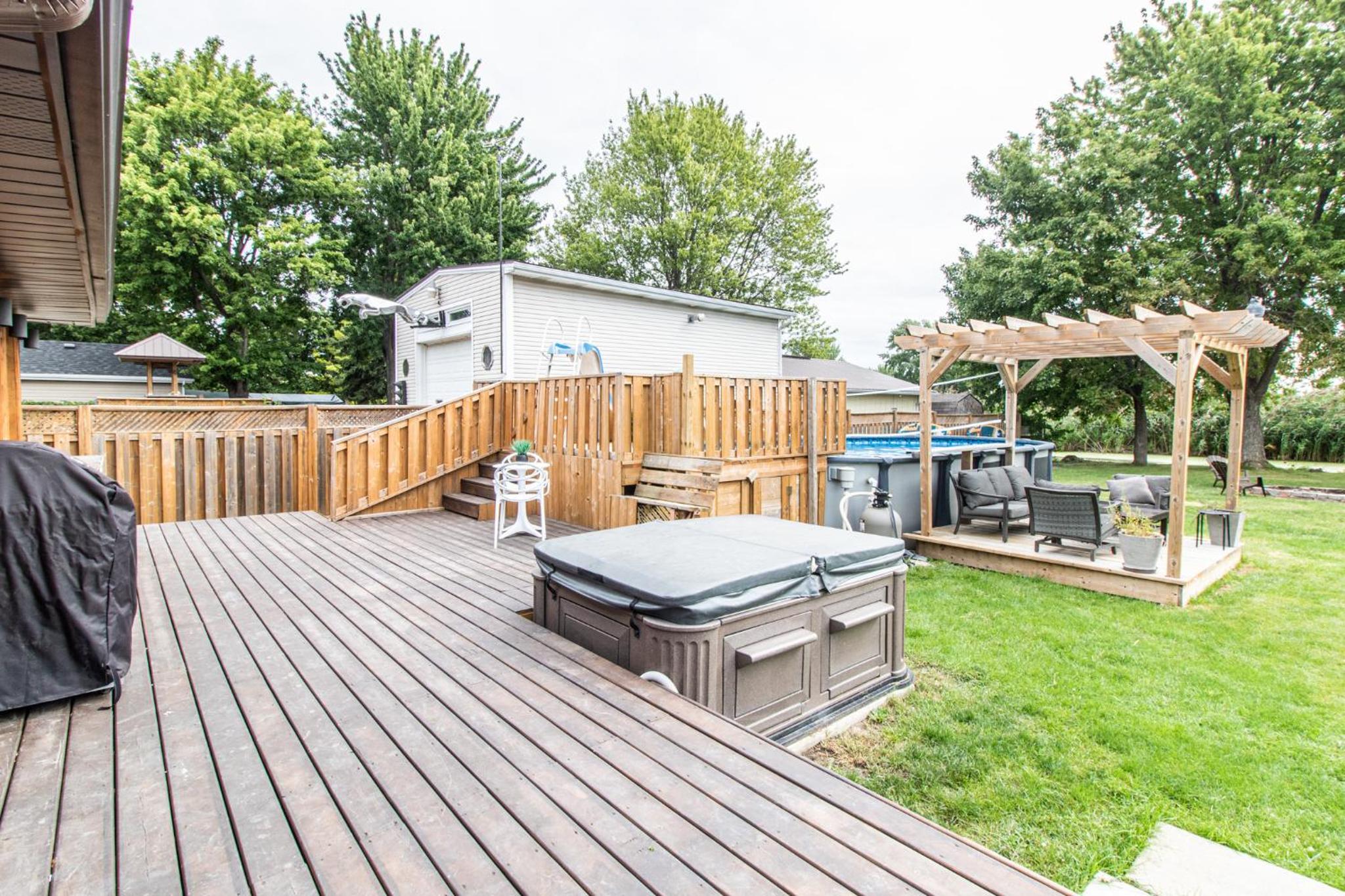 3 bedroom Poolside paradise near Marina