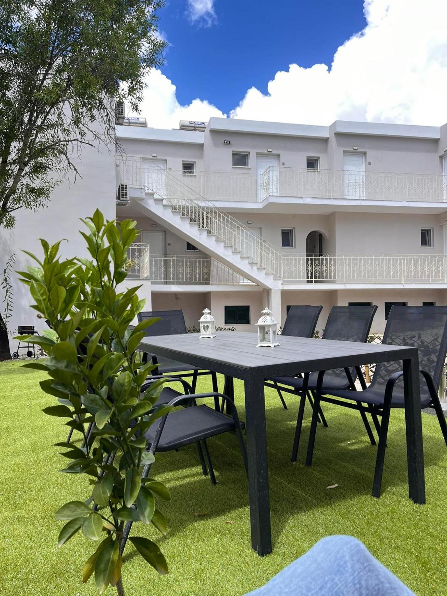 NiSea Apartments