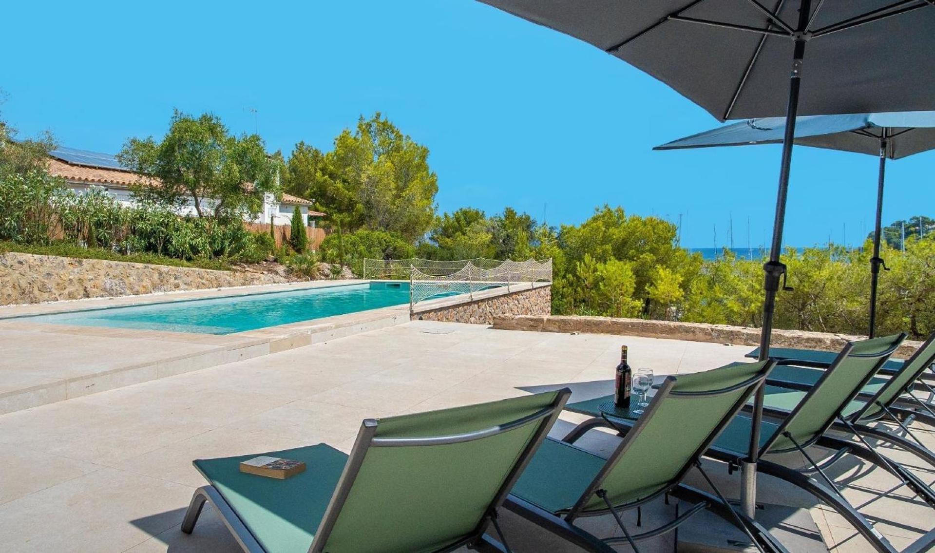 Atemberaubende Villa mit Meerblick und Pool