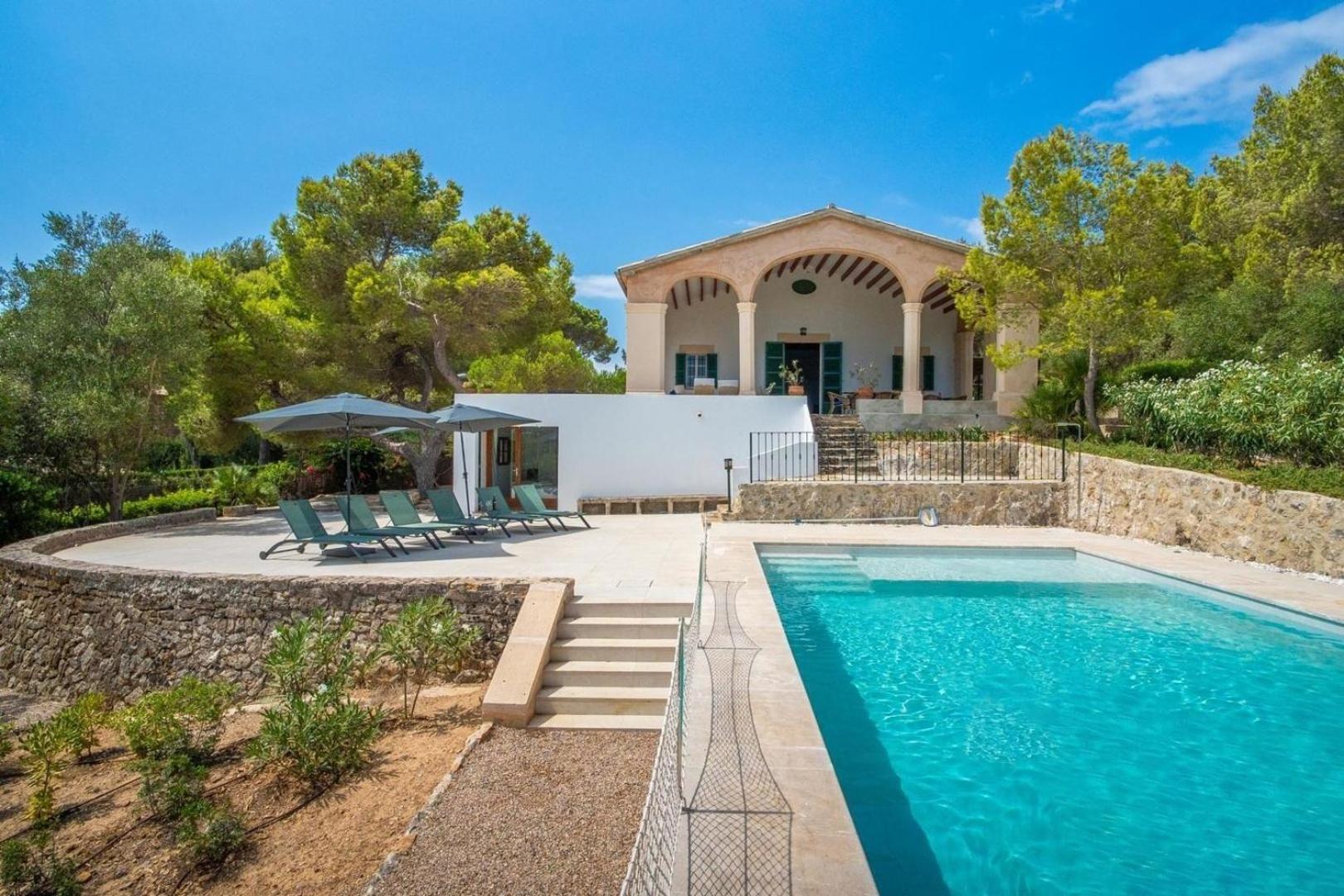 Atemberaubende Villa mit Meerblick und Pool
