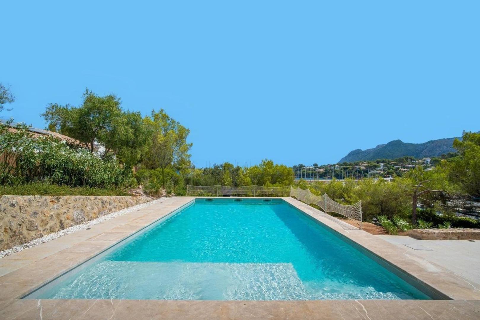 Atemberaubende Villa mit Meerblick und Pool