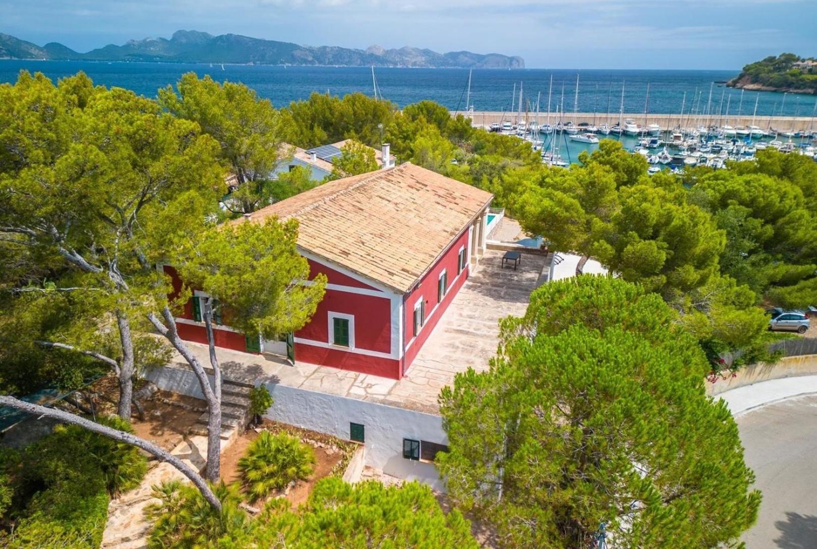 Atemberaubende Villa mit Meerblick und Pool