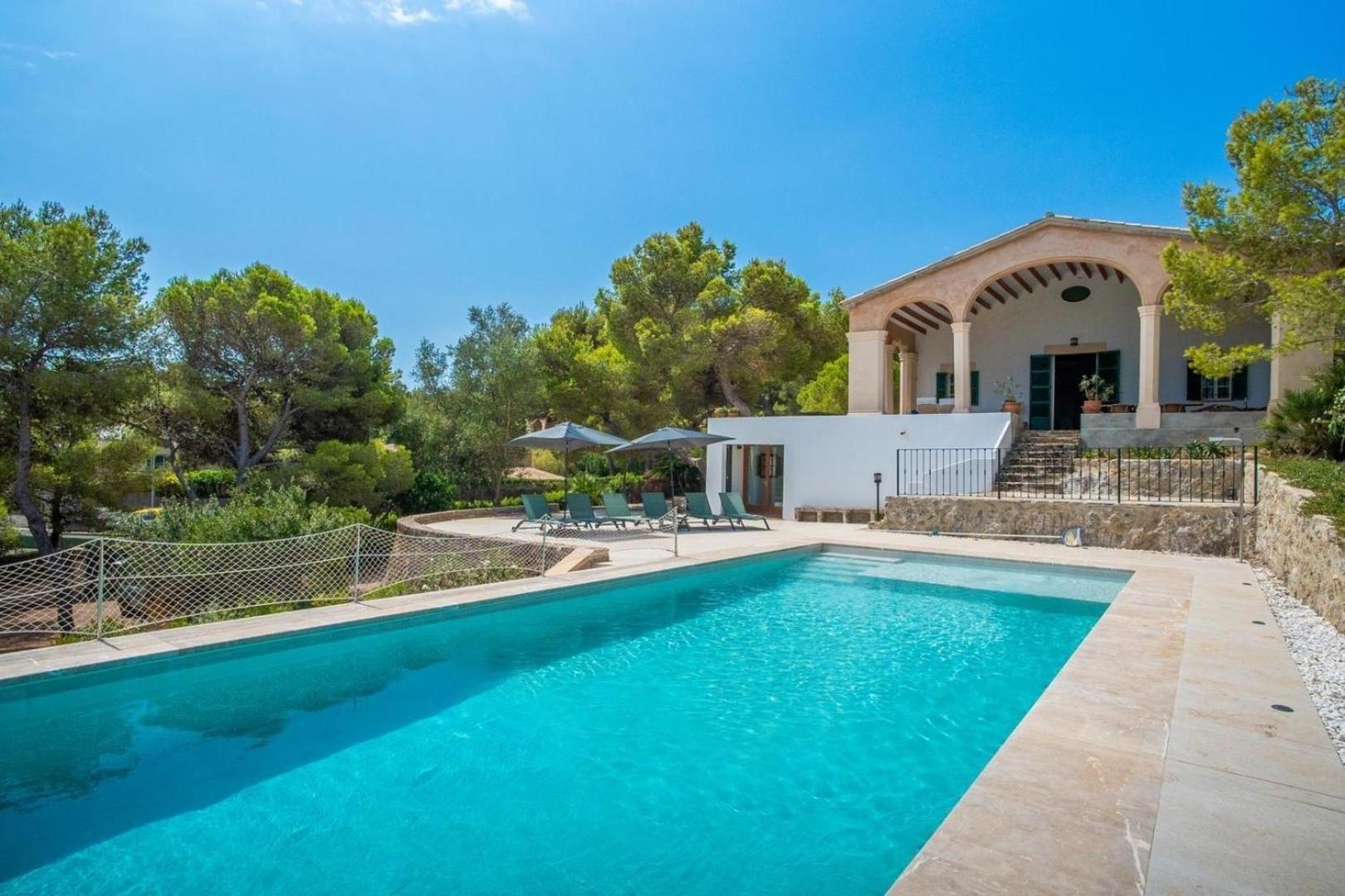 Atemberaubende Villa mit Meerblick und Pool