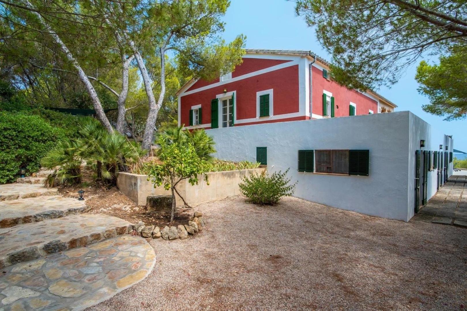 Atemberaubende Villa mit Meerblick und Pool