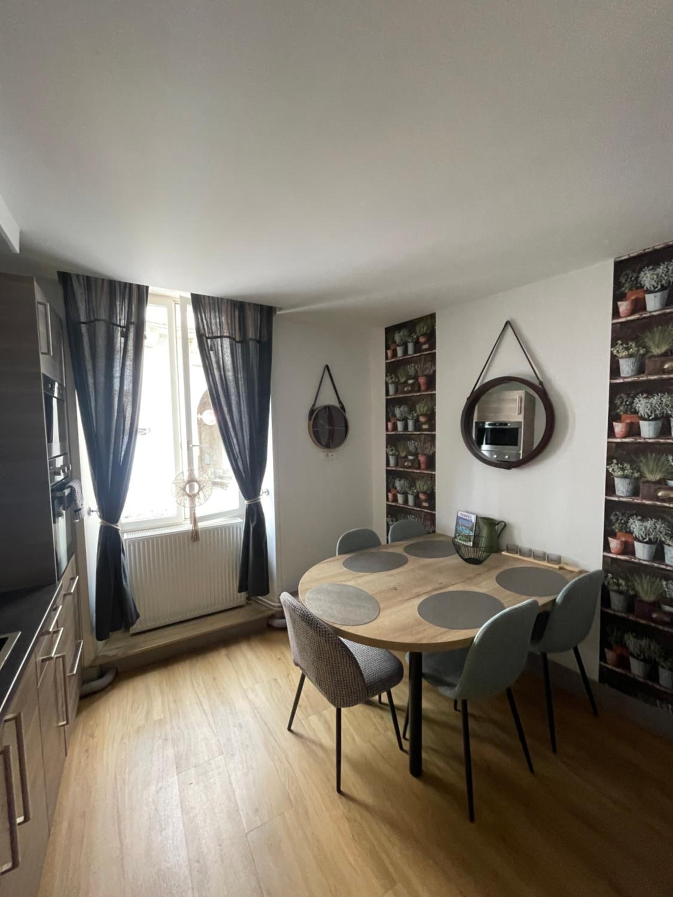 Liberté et Confort, appartement entier, moderne avec 2 chambres et cuisine équipée au coeur de Semur