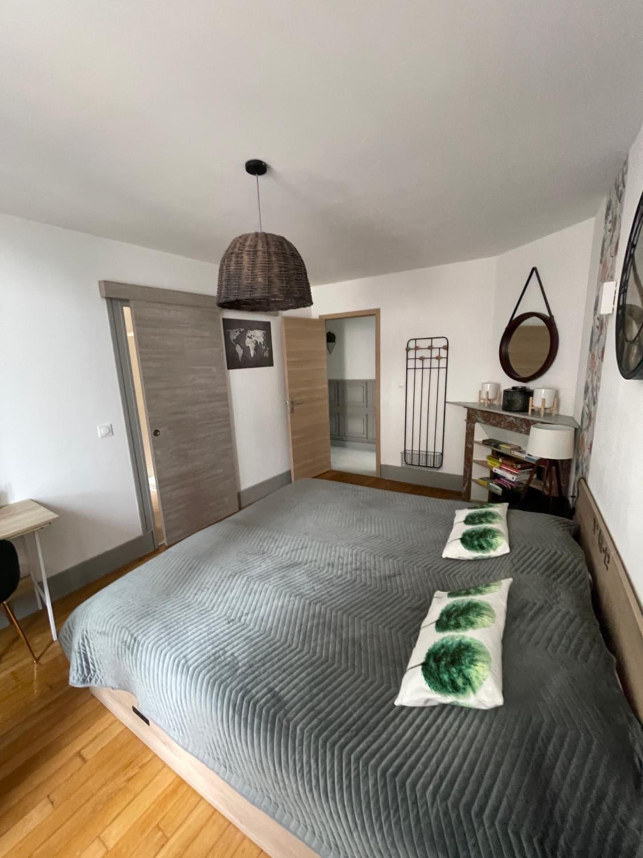 Liberté et Confort, appartement entier, moderne avec 2 chambres et cuisine équipée au coeur de Semur