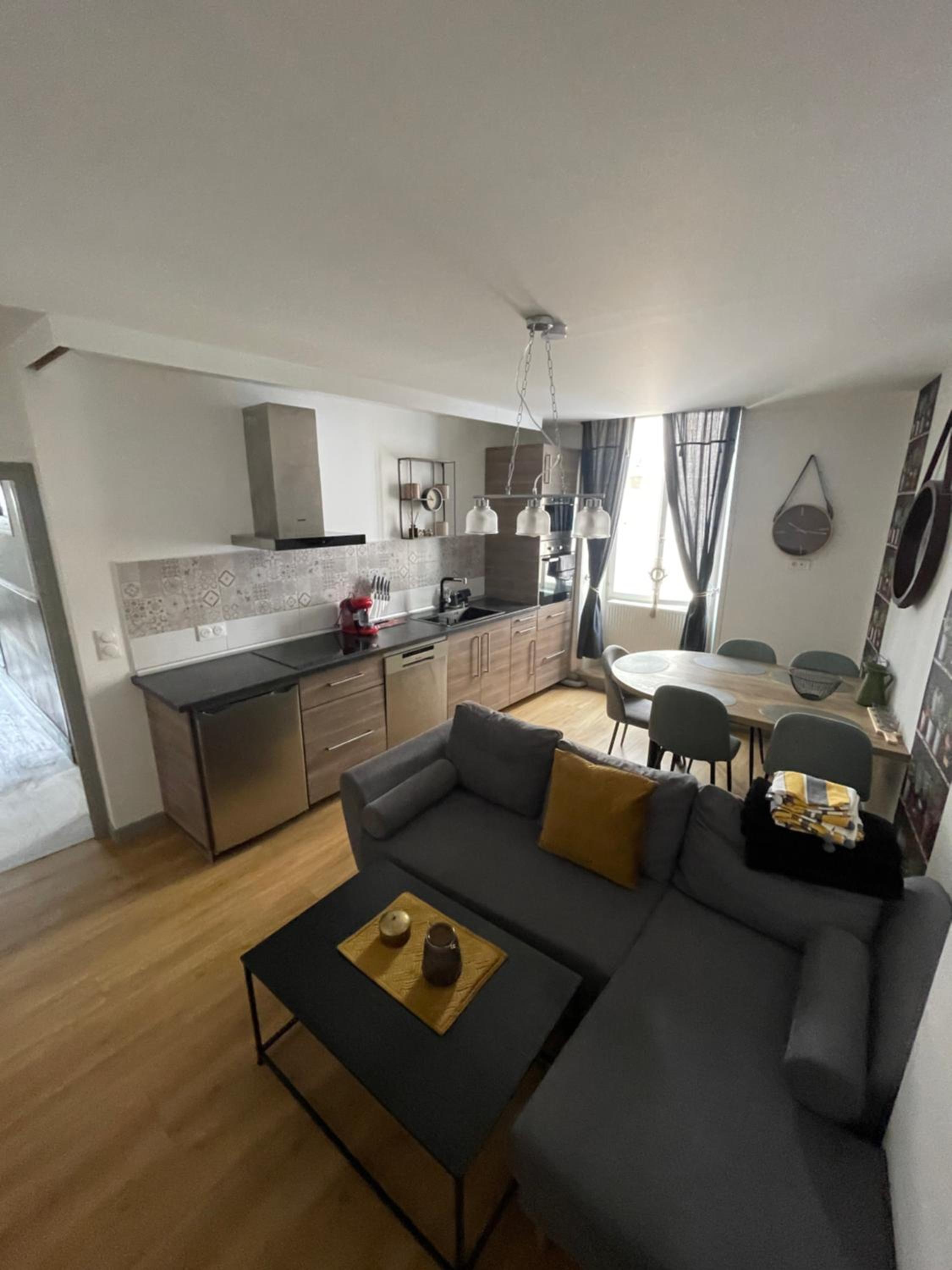 Liberté et Confort, appartement entier, moderne avec 2 chambres et cuisine équipée au coeur de Semur
