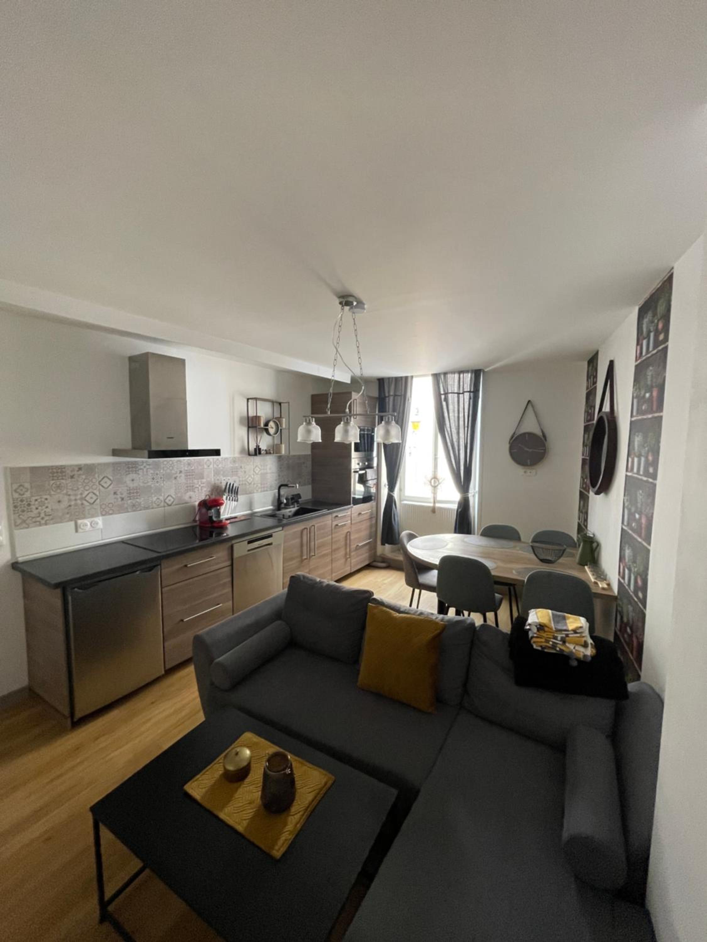 Liberté et Confort, appartement entier, moderne avec 2 chambres et cuisine équipée au coeur de Semur