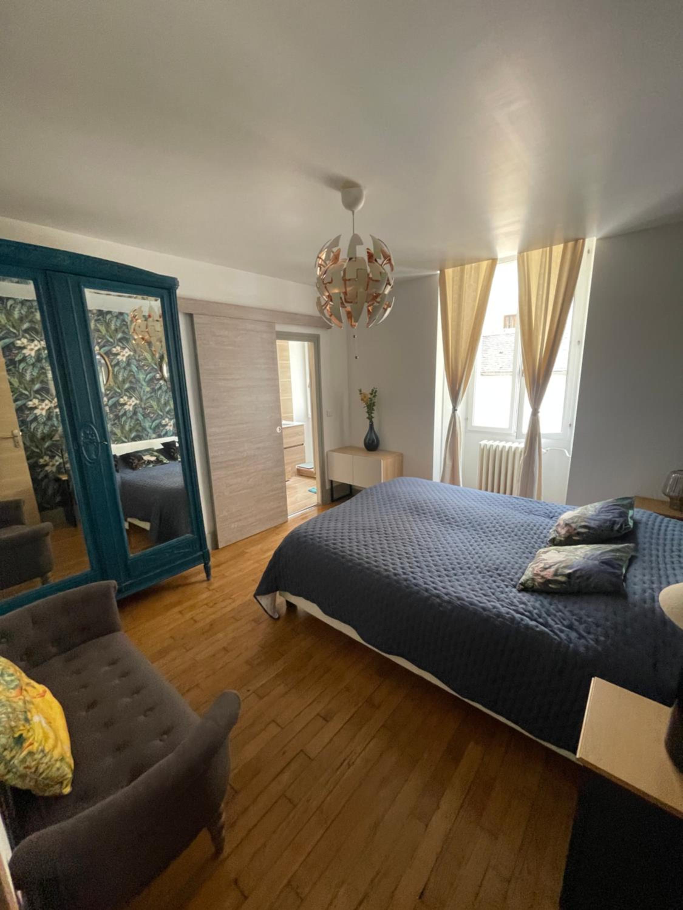 Liberté et Confort, appartement entier, moderne avec 2 chambres et cuisine équipée au coeur de Semur